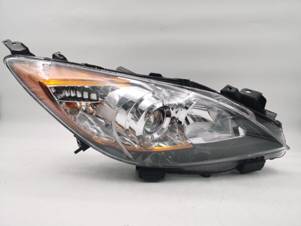 Mazda 3 II 2009-2013 R.H.S HEADLIGHT ASSEMBLY