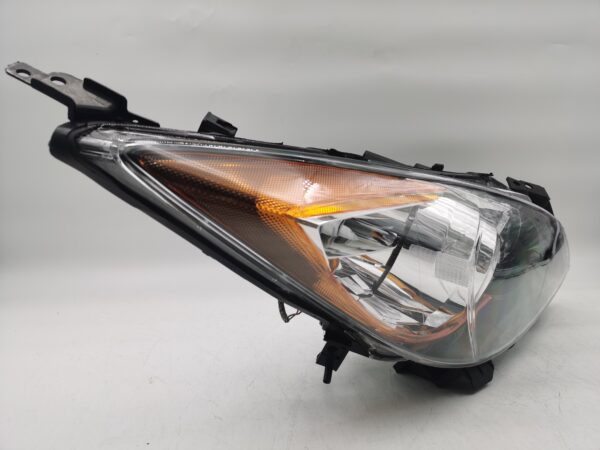 Mazda 3 II 2009-2013 R.H.S HEADLIGHT ASSEMBLY