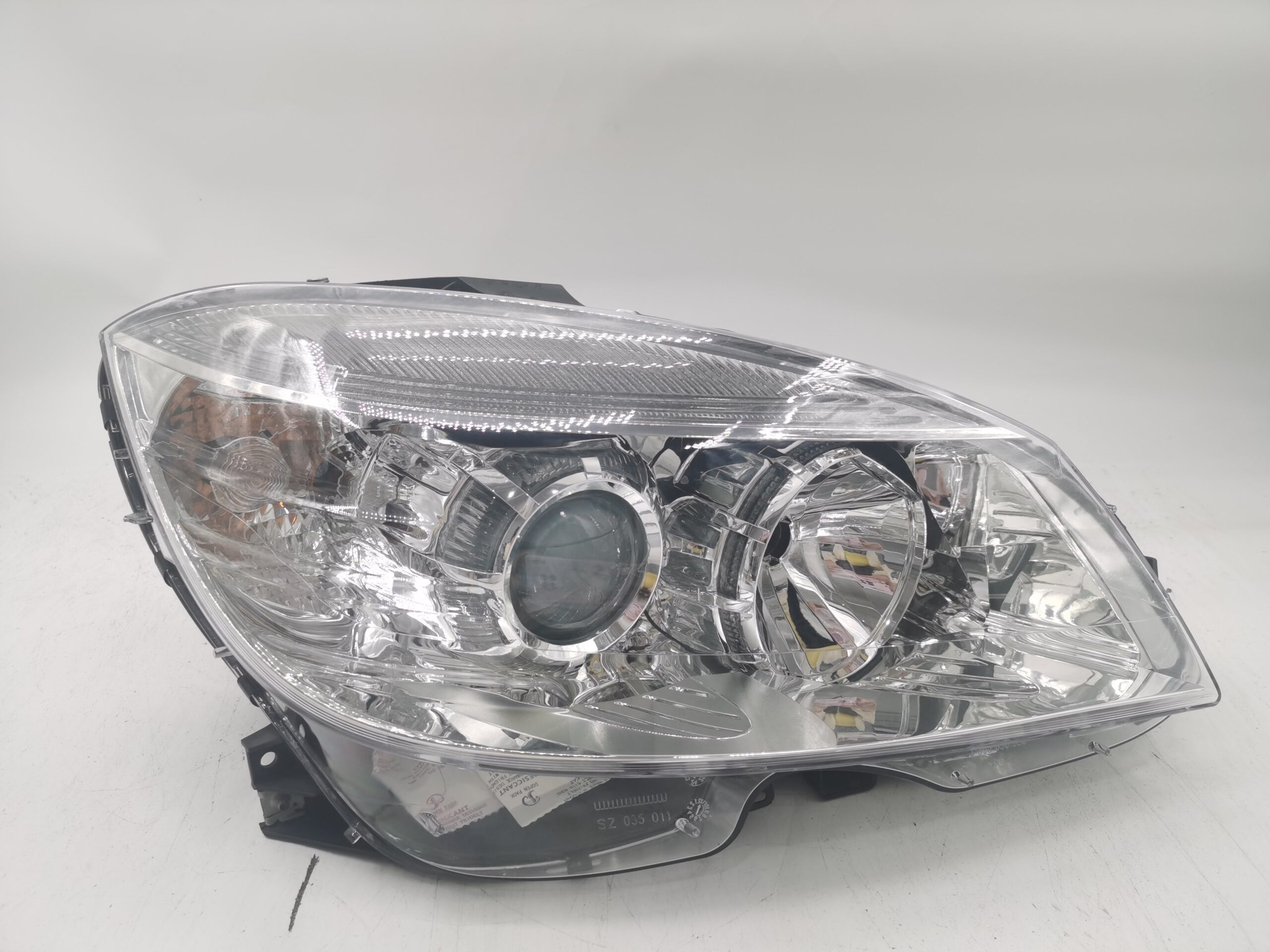 Mercedes-Benz C-CLASS W204 2007-2011 HALOGEN R.H.S HEADLIGHT ASSEMBLY