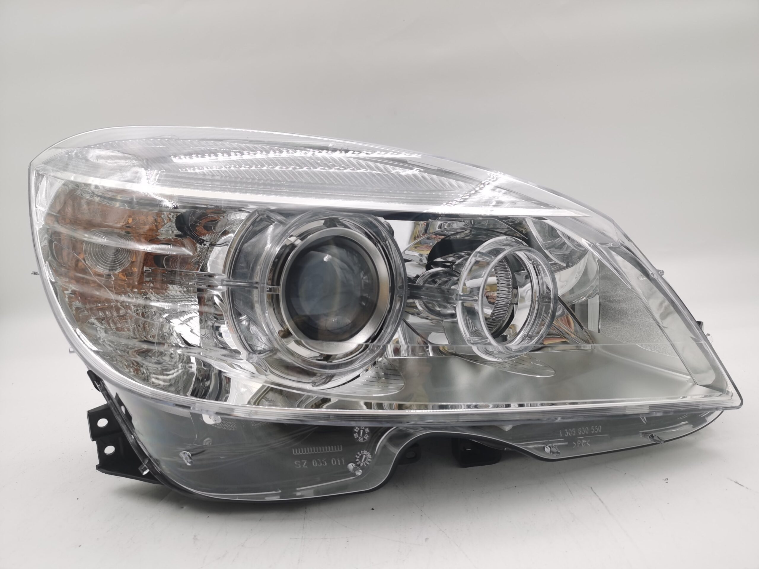 Mercedes-Benz C-CLASS W204 2007-2011 XENON R.H.S HEADLIGHT ASSEMBLY