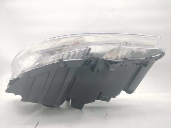 Mercedes-Benz C-CLASS W204 2007-2011 HALOGEN R.H.S HEADLIGHT ASSEMBLY