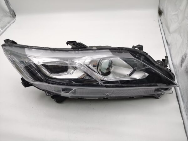 Mitsubishi ECLIPSE CROSS 2017-2020 HALOGEN R.H.S HEADLIGHT ASSEMBLY