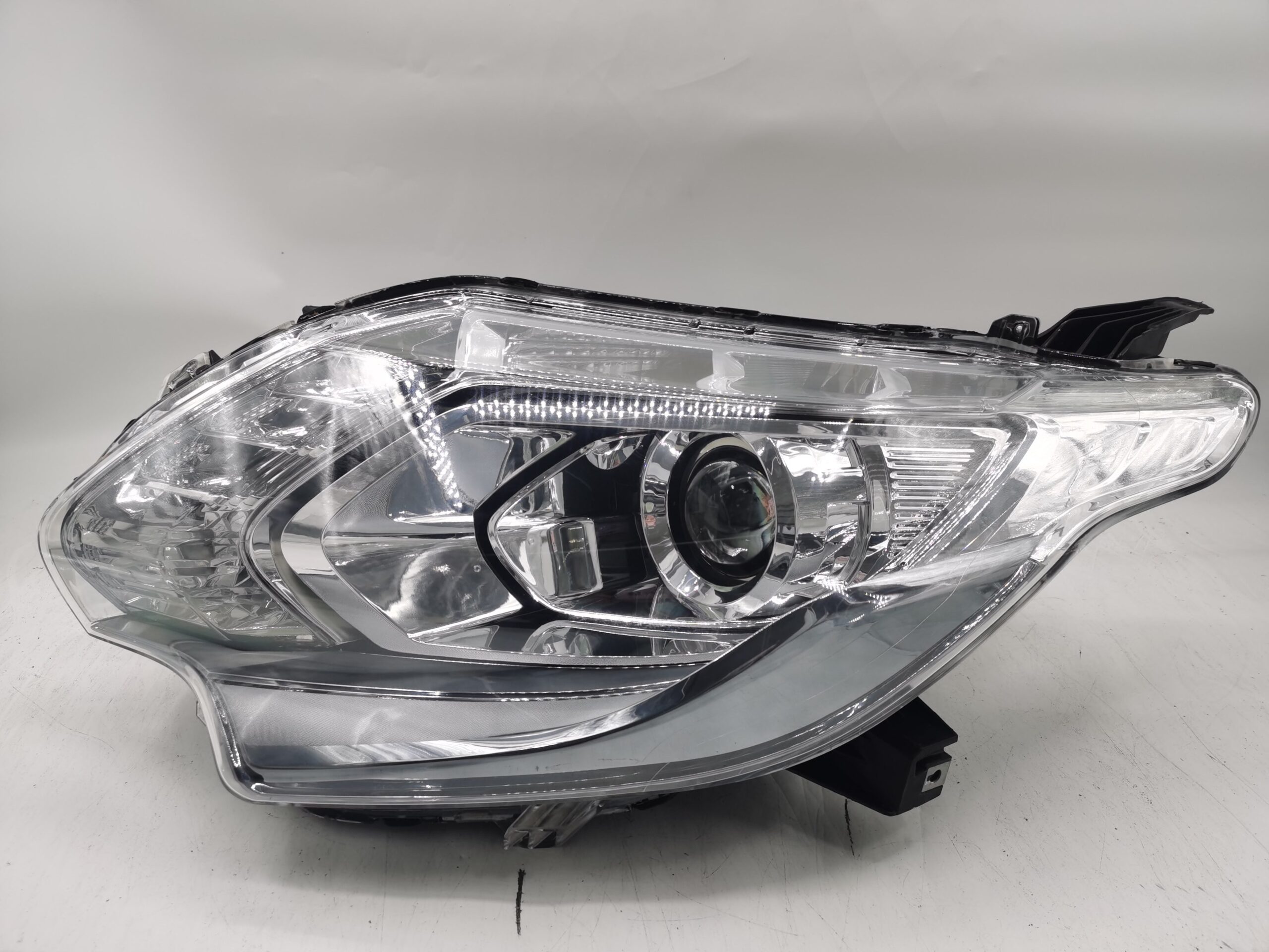 Mitsubishi L200 2015-2019 L.H.S HEADLIGHT ASSEMBLY