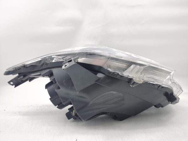 Mitsubishi L200 2015-2019 R.H.S HEADLIGHT ASSEMBLY