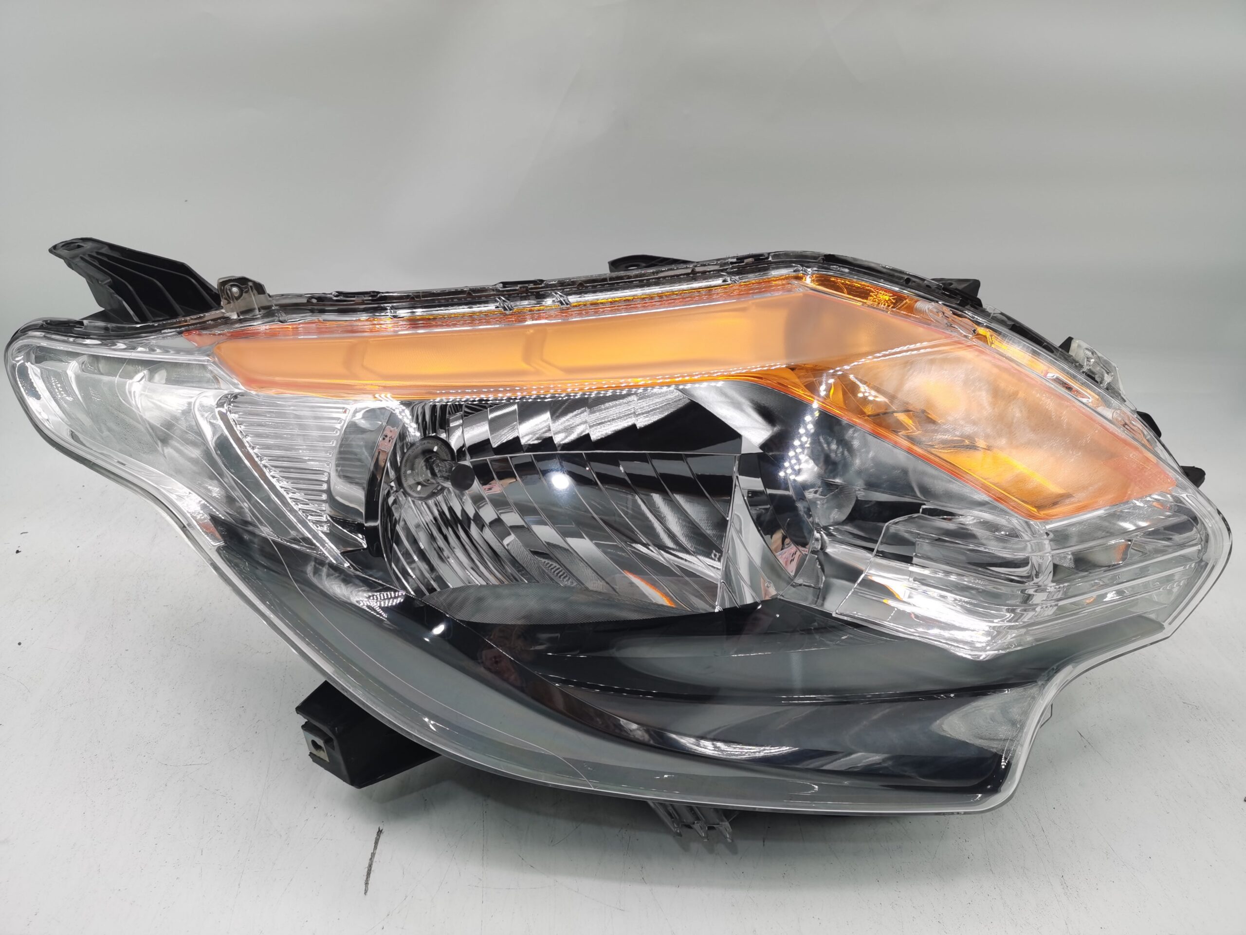 Mitsubishi L200 TRITON 2015-2019 R.H.S HEADLIGHT ASSEMBLY