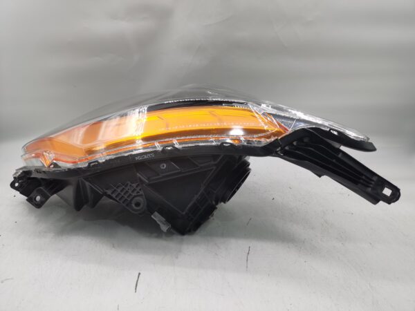 Mitsubishi L200 TRITON 2015-2019 R.H.S HEADLIGHT ASSEMBLY