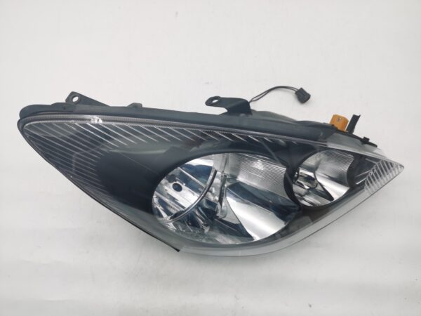 Mitsubishi MAGNA/ VERADA 2003-2005 R.H.S HEADLIGHT ASSEMBLY