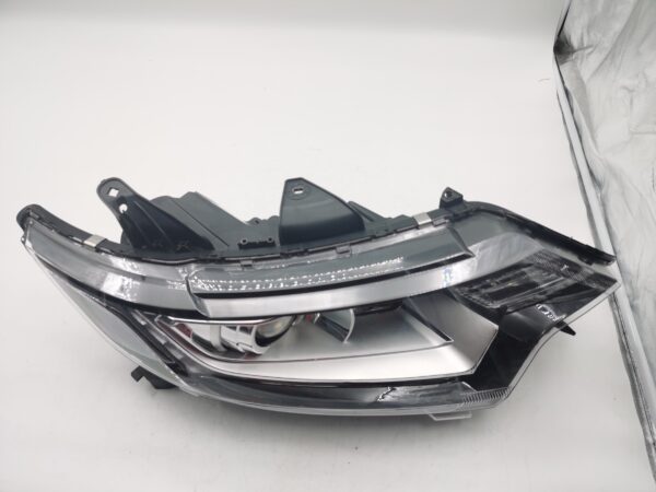 Mitsubishi OUTLANDER 2016-2020 HALOGEN R.H.S HEADLIGHT ASSEMBLY