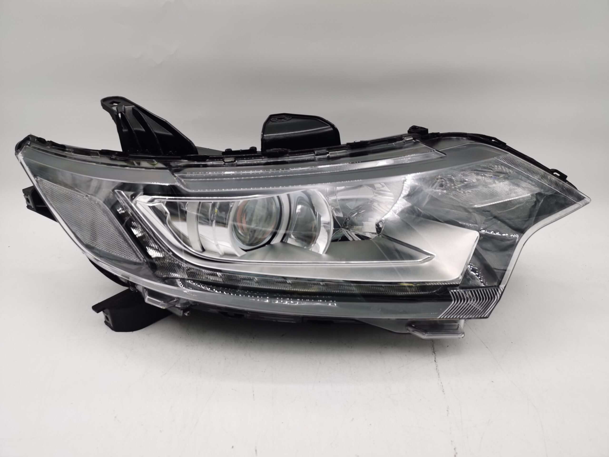 Mitsubishi OUTLANDER 2016-2020 HALOGEN R.H.S HEADLIGHT ASSEMBLY