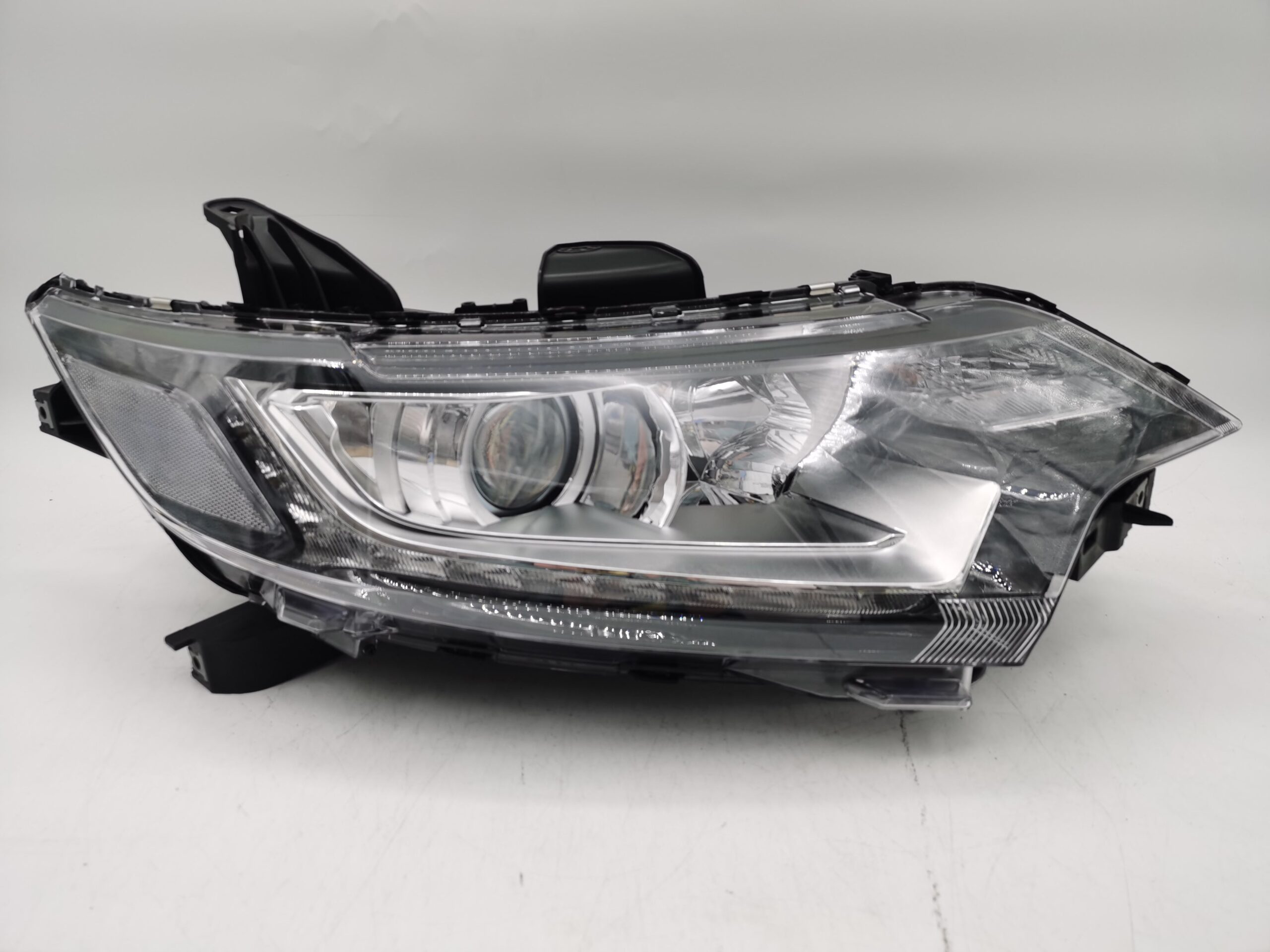 Mitsubishi OUTLANDER 2016-2020 HALOGEN R.H.S HEADLIGHT ASSEMBLY