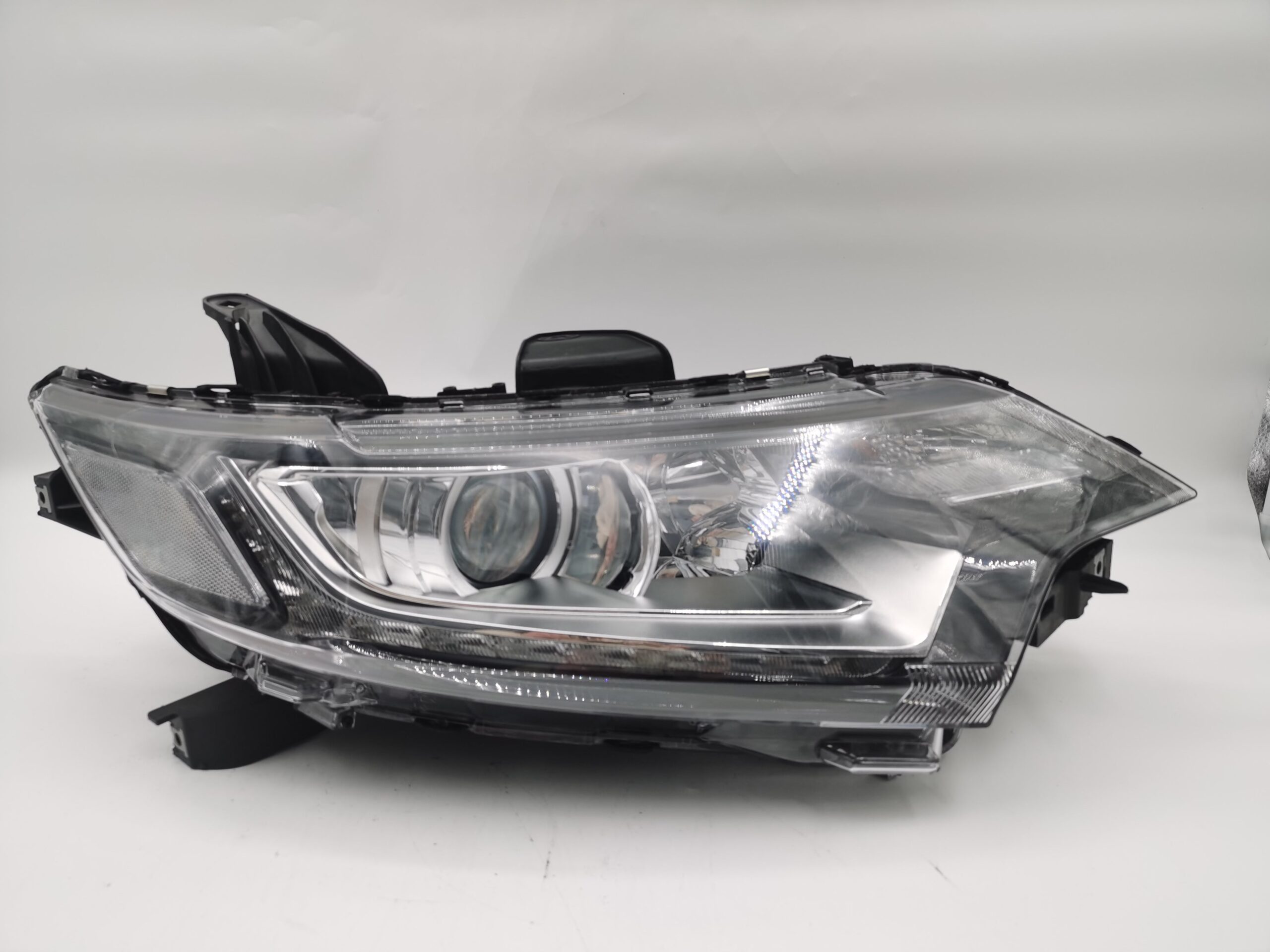 Mitsubishi OUTLANDER 2016-2020 HALOGEN R.H.S HEADLIGHT ASSEMBLY