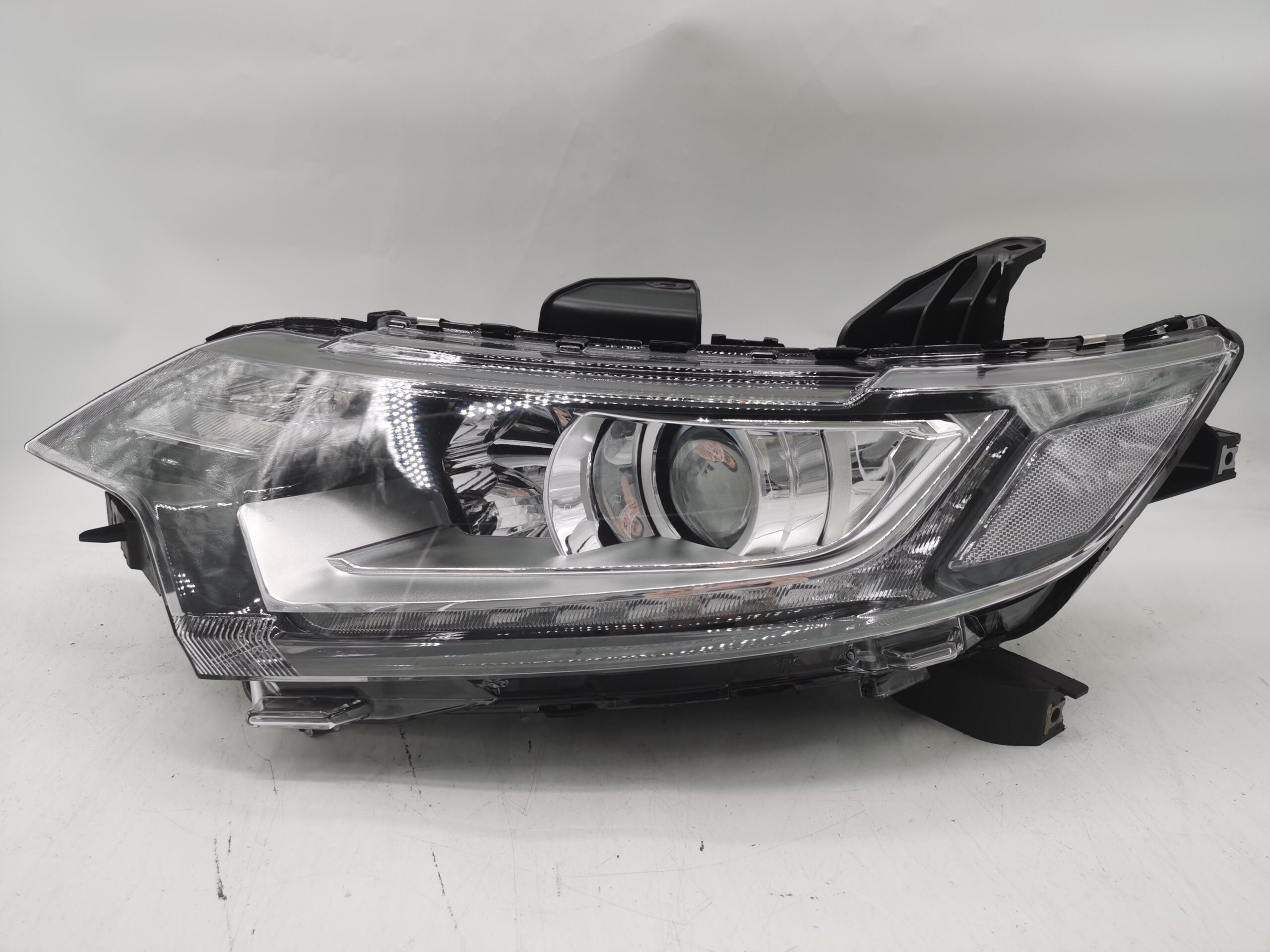 Mitsubishi OUTLANDER 2016-2020 HALOGEN L.H.S Headlight Assembly