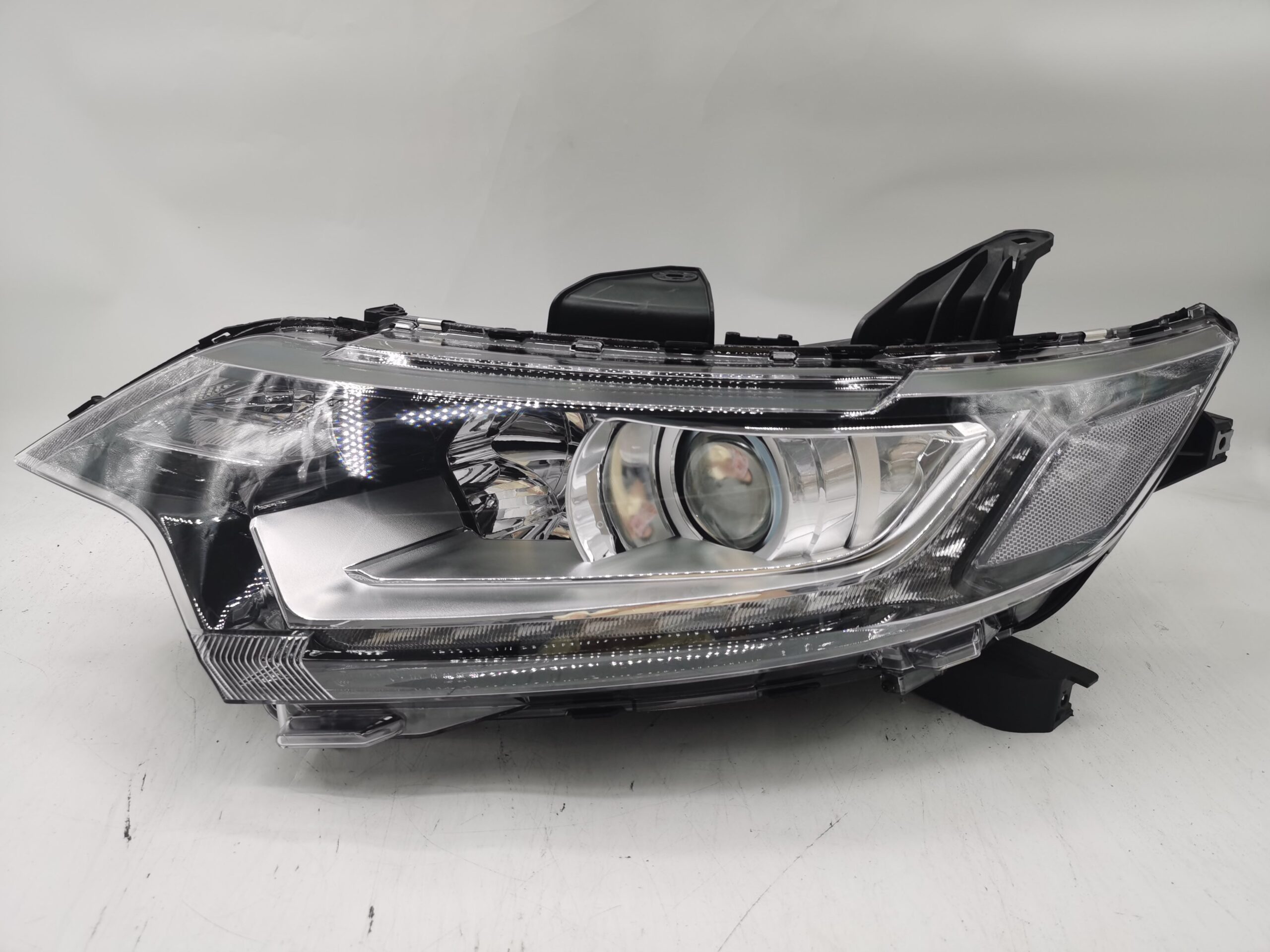 Mitsubishi OUTLANDER 2016-2020 HALOGEN L.H.S Headlight Assembly