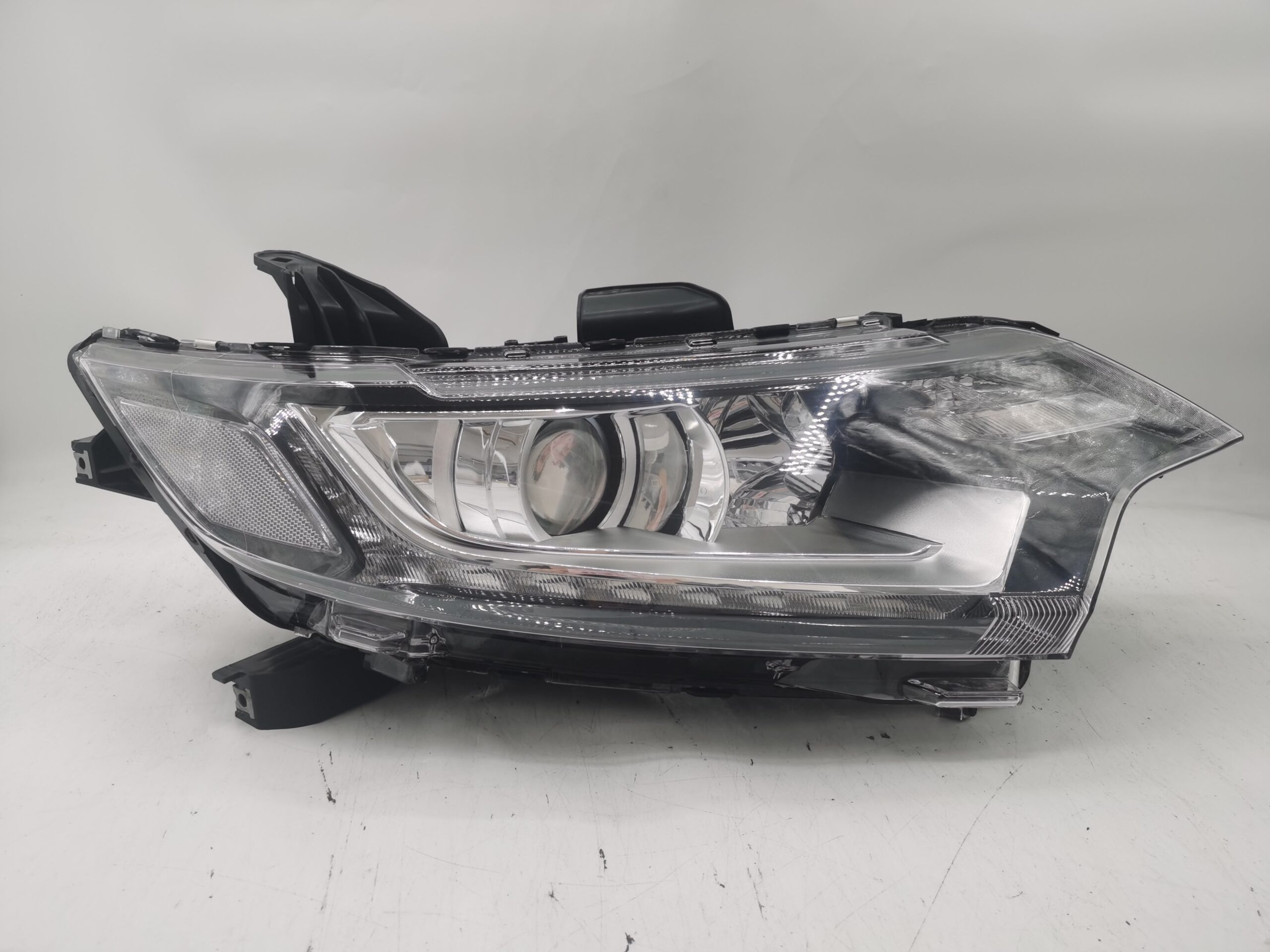 Mitsubishi OUTLANDER 2016-2020 HALOGEN R.H.S Headlight Assembly