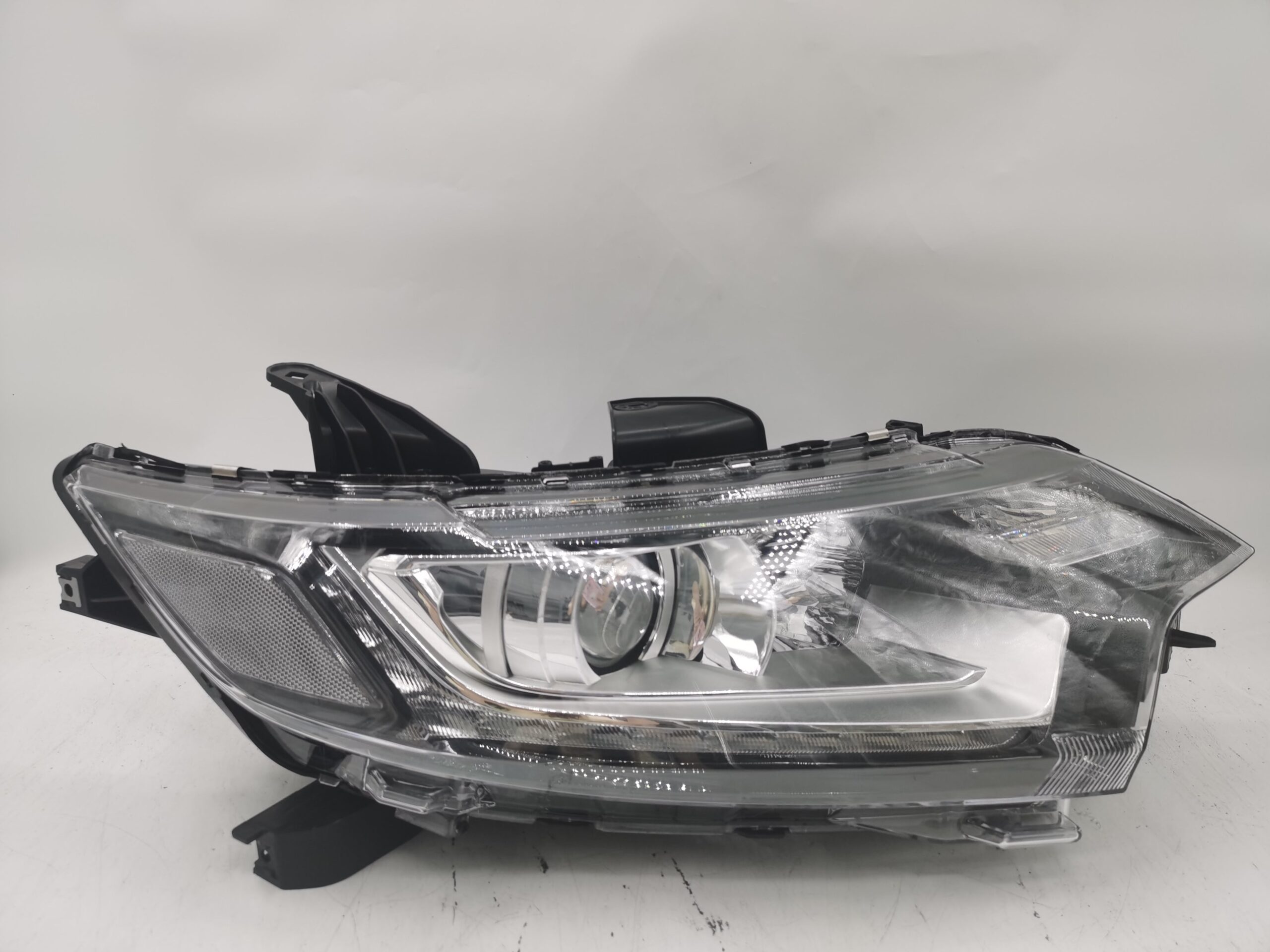 Mitsubishi OUTLANDER 2016-2020 HALOGEN R.H.S Headlight Assembly