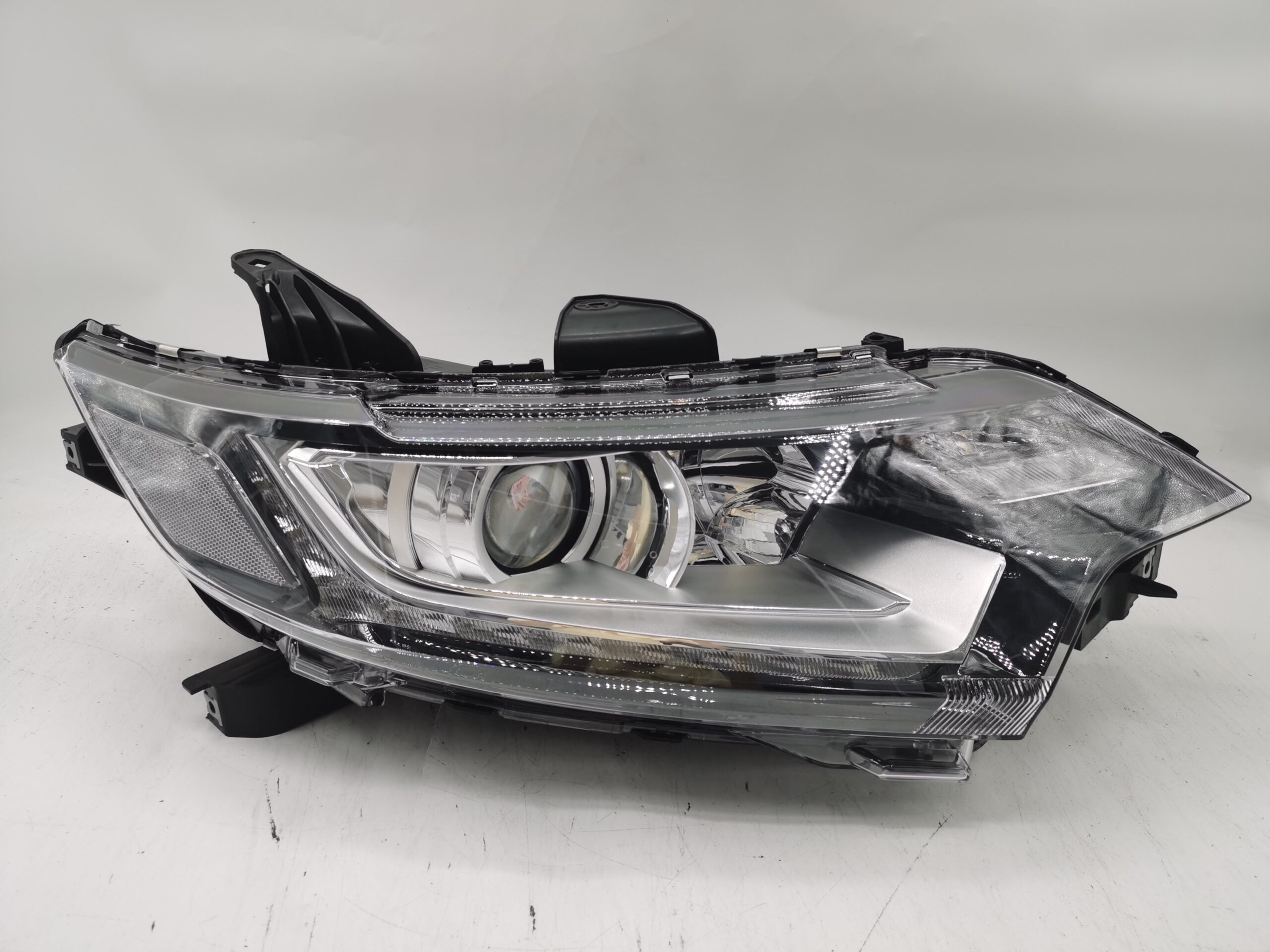 Mitsubishi OUTLANDER 2016-2020 HALOGEN R.H.S Headlight Assembly