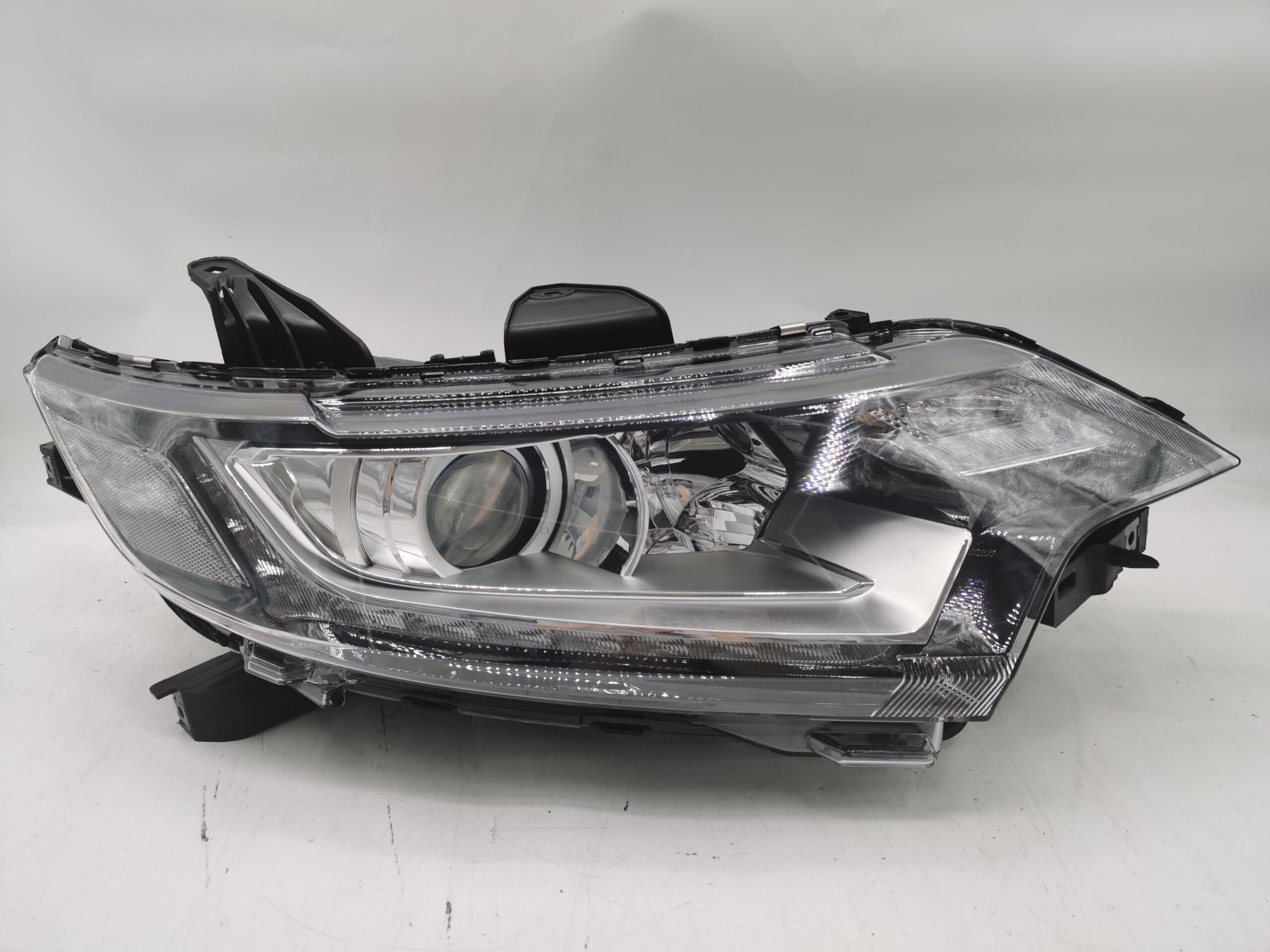 Mitsubishi OUTLANDER 2016-2020 HALOGEN R.H.S HEADLIGHT ASSEMBLY