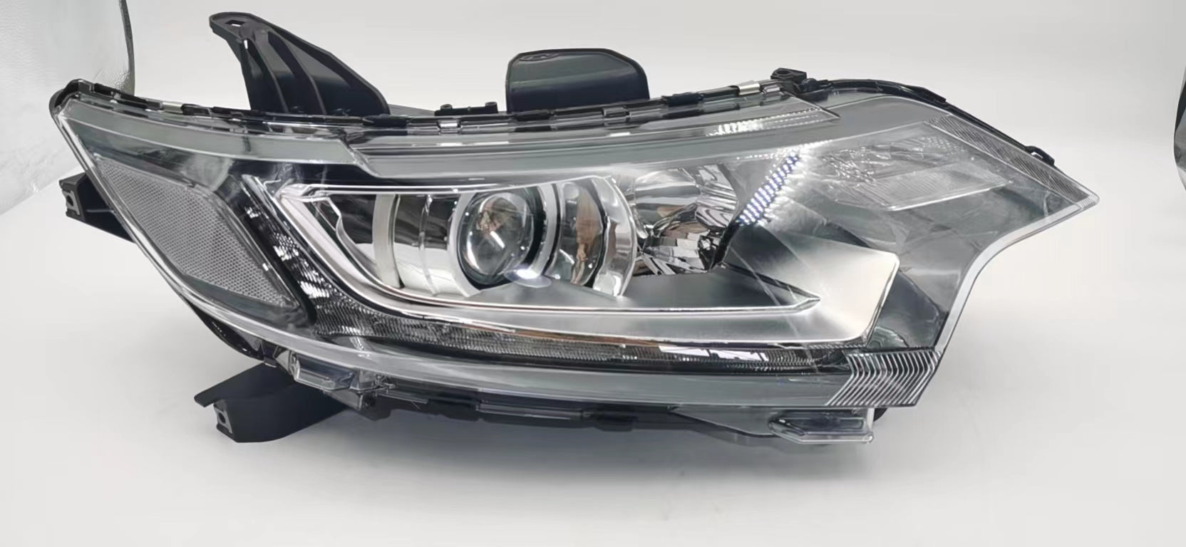 Mitsubishi OUTLANDER 2016-2020 HALOGEN HEADLIGHT ASSEMBLY