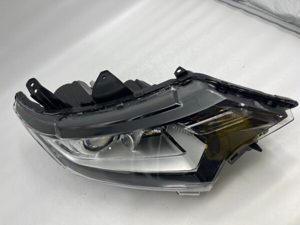 Mitsubishi OUTLANDER 2016-2020 HALOGEN R.H.S HEADLIGHT ASSEMBLY