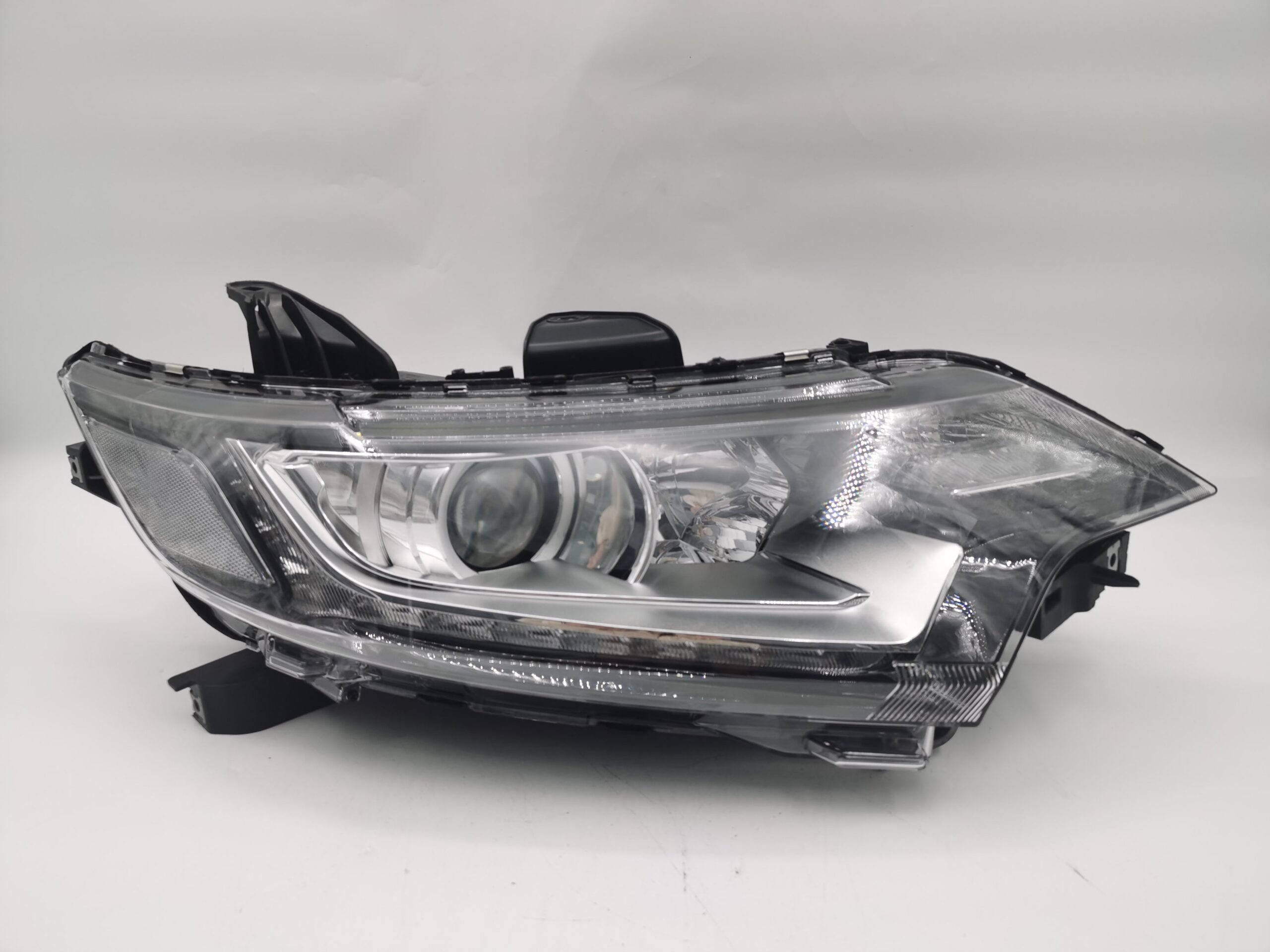 Mitsubishi OUTLANDER 2016-2020 HALOGEN R.H.S HEADLIGHT ASSEMBLY