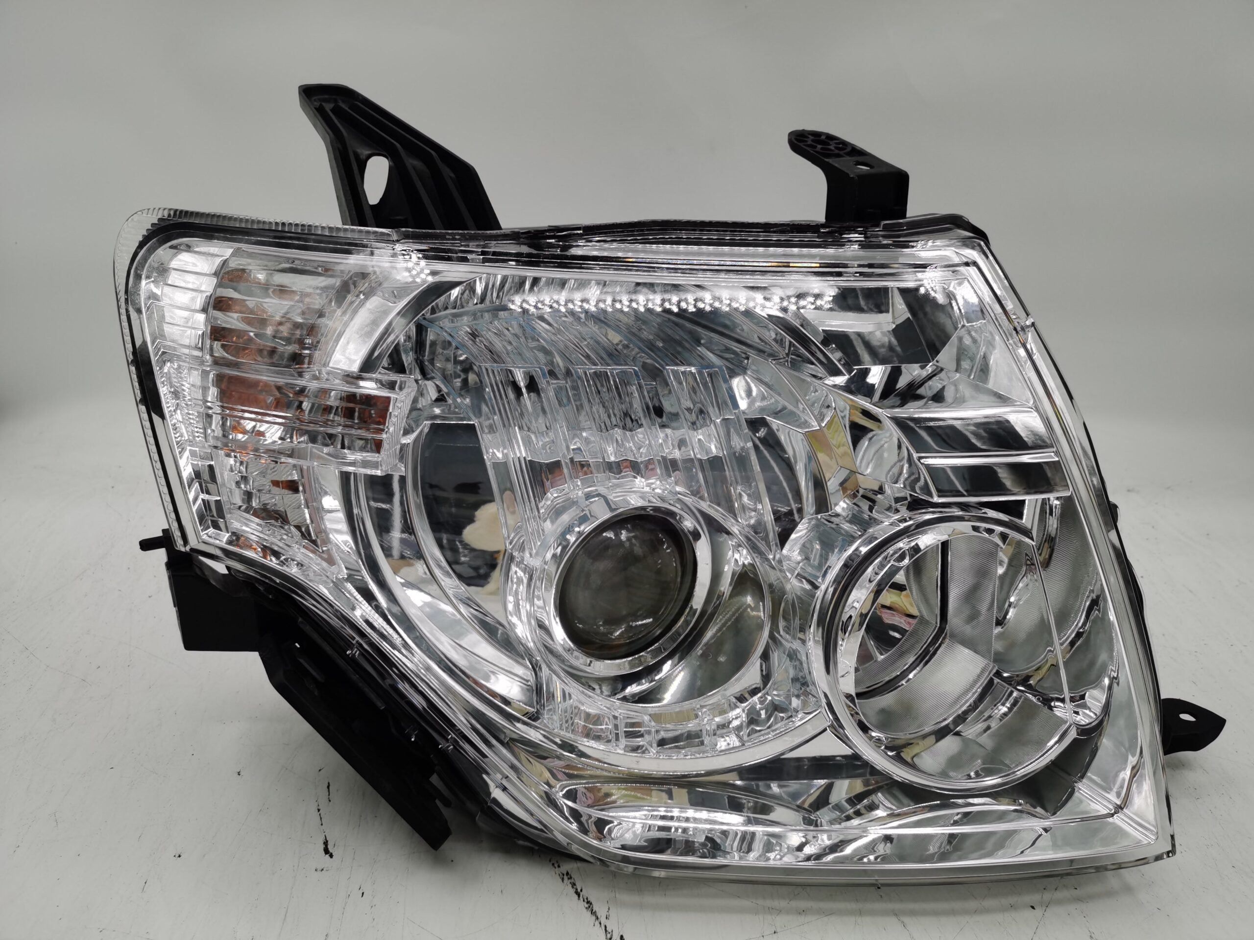 Mitsubishi PAJERO 2007-2020 XENON R.H.S Headlight Assembly