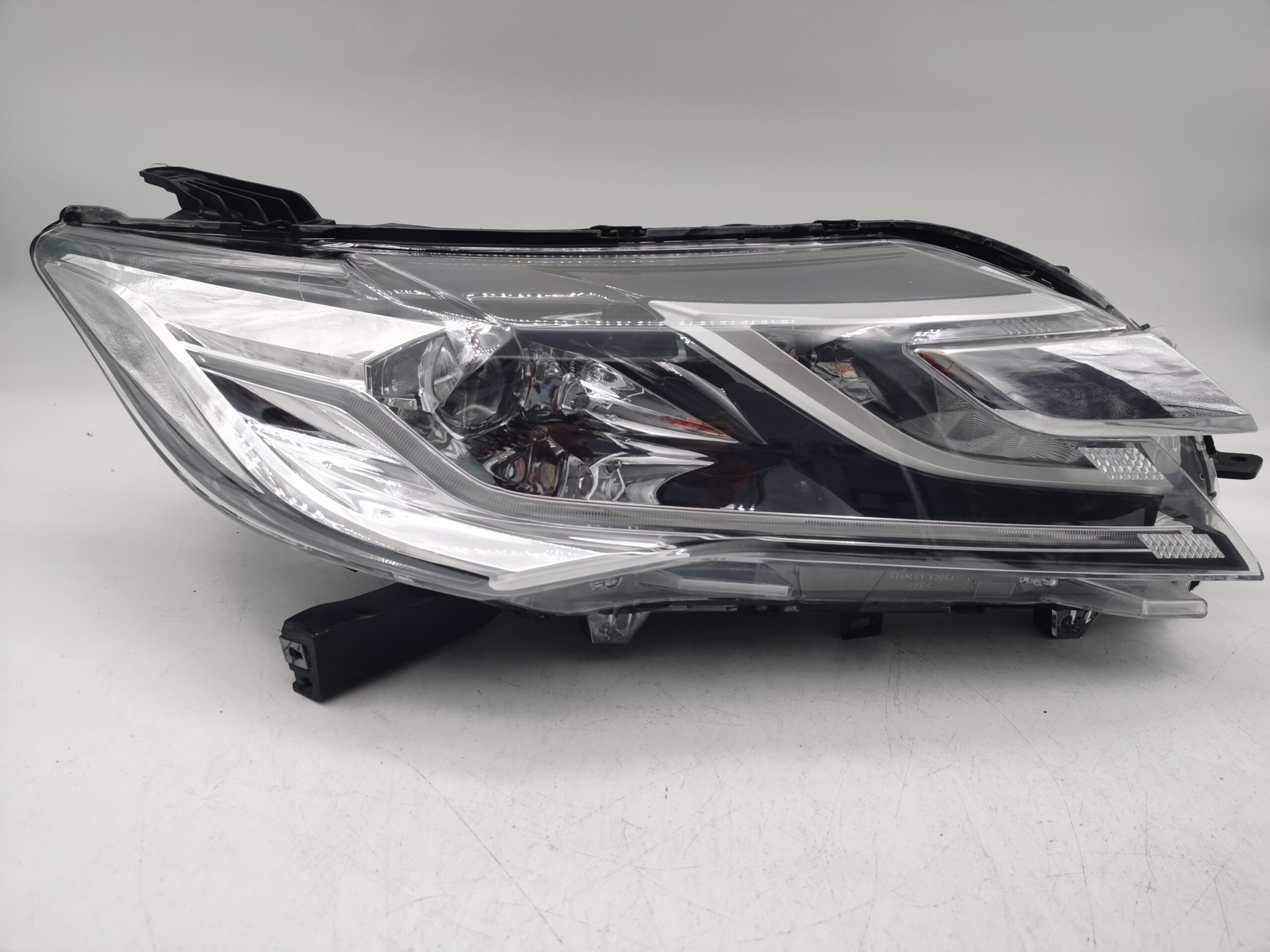 Mitsubishi PAJERO/MONTERO(EXP/MMTH) 2015-2022 R.H.S HEADLIGHT ASSEMBLY