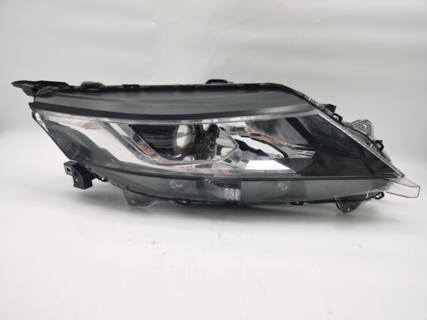 Mitsubishi TRITON L200 2019-2023 HALOGEN  R.H.S HEADLIGHT ASSEMBLY