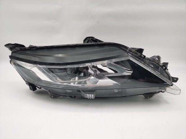 Mitsubishi TRITON L200 2019-2023 HALOGEN  R.H.S HEADLIGHT ASSEMBLY