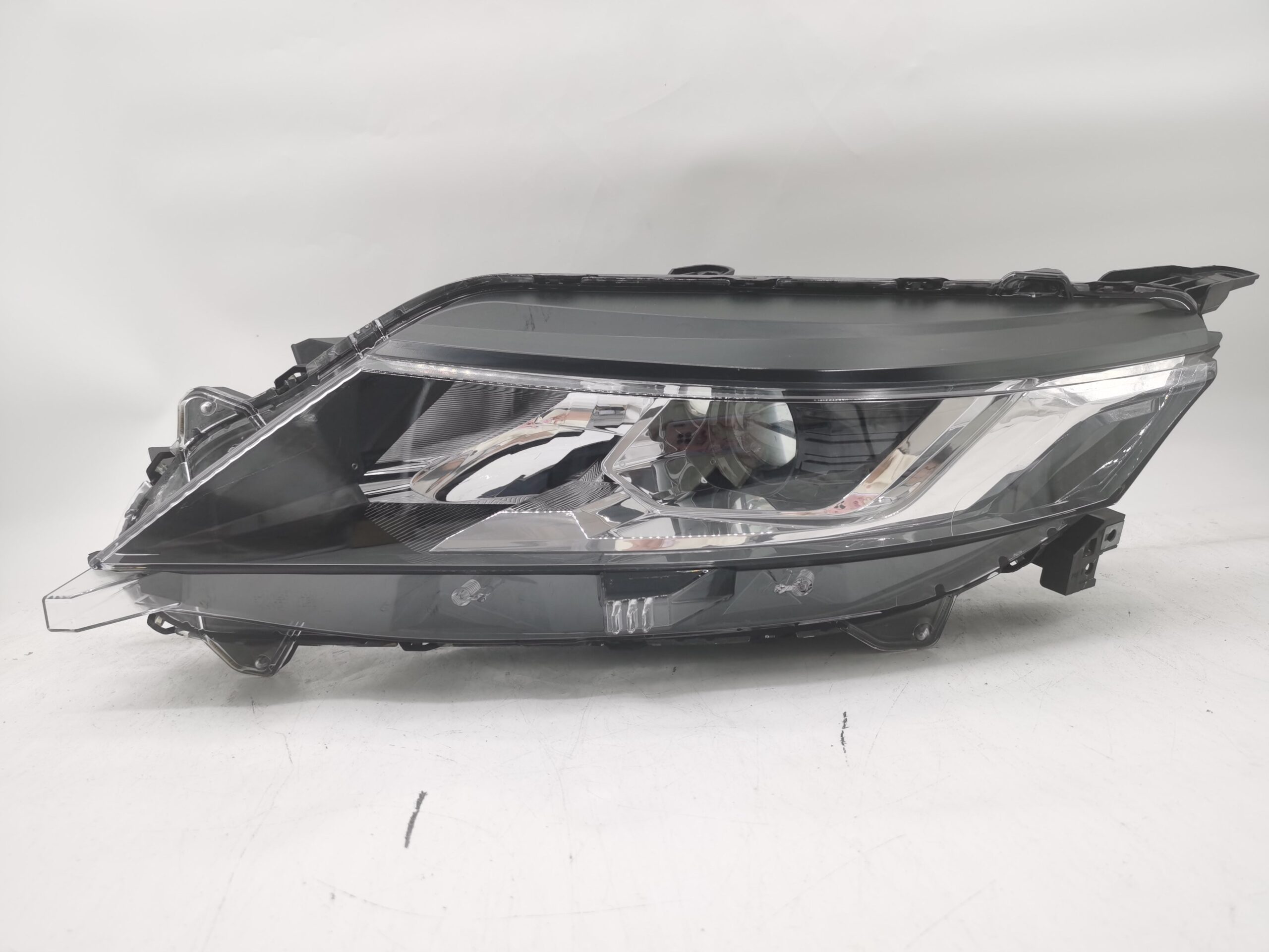 Mitsubishi TRITON L200 2019-2023 HALOGEN  L.H.S HEADLIGHT ASSEMBLY