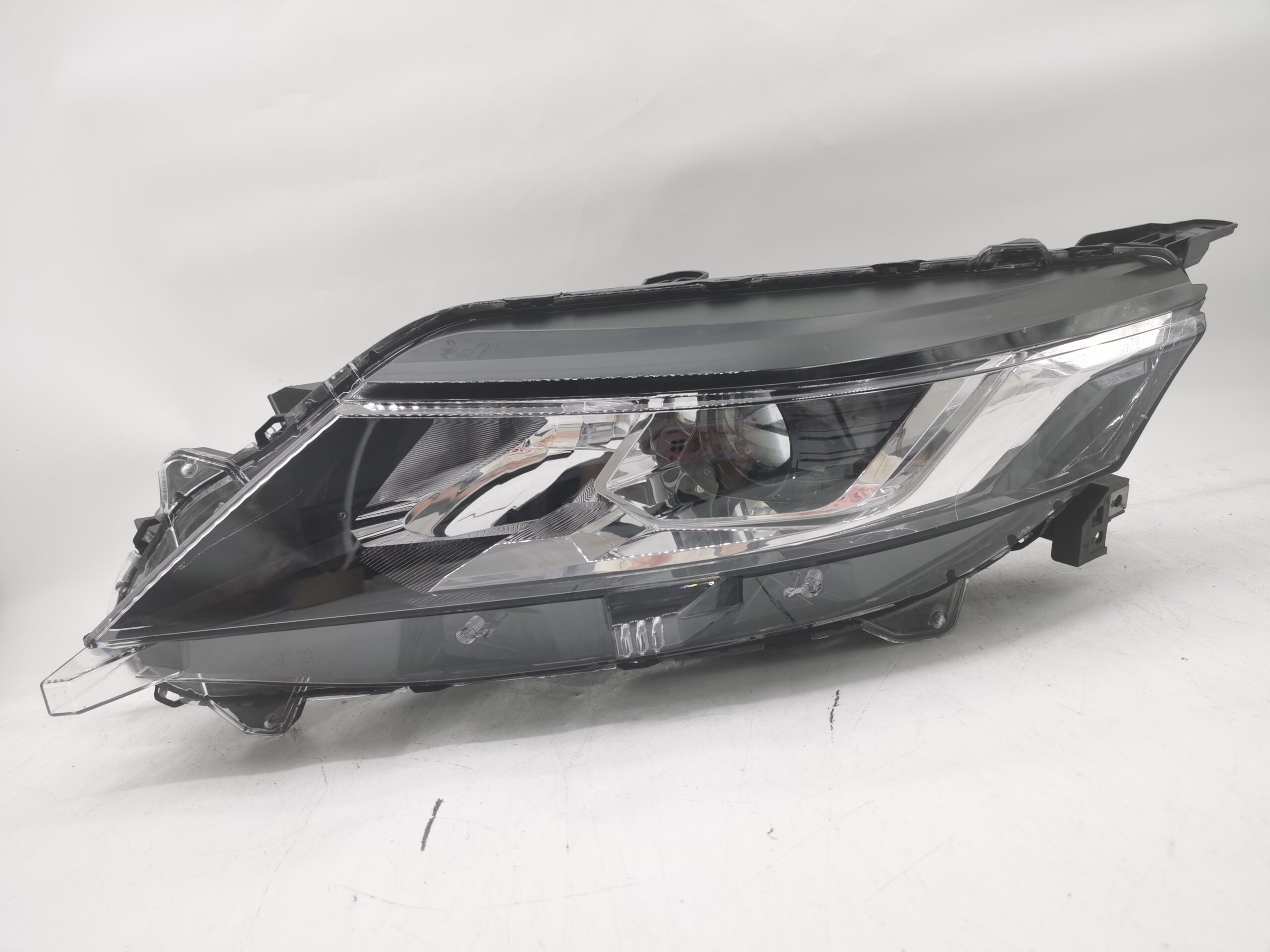 Mitsubishi TRITON L200 2019-2023 HALOGEN L.H.S HEADLIGHT ASSEMBLY