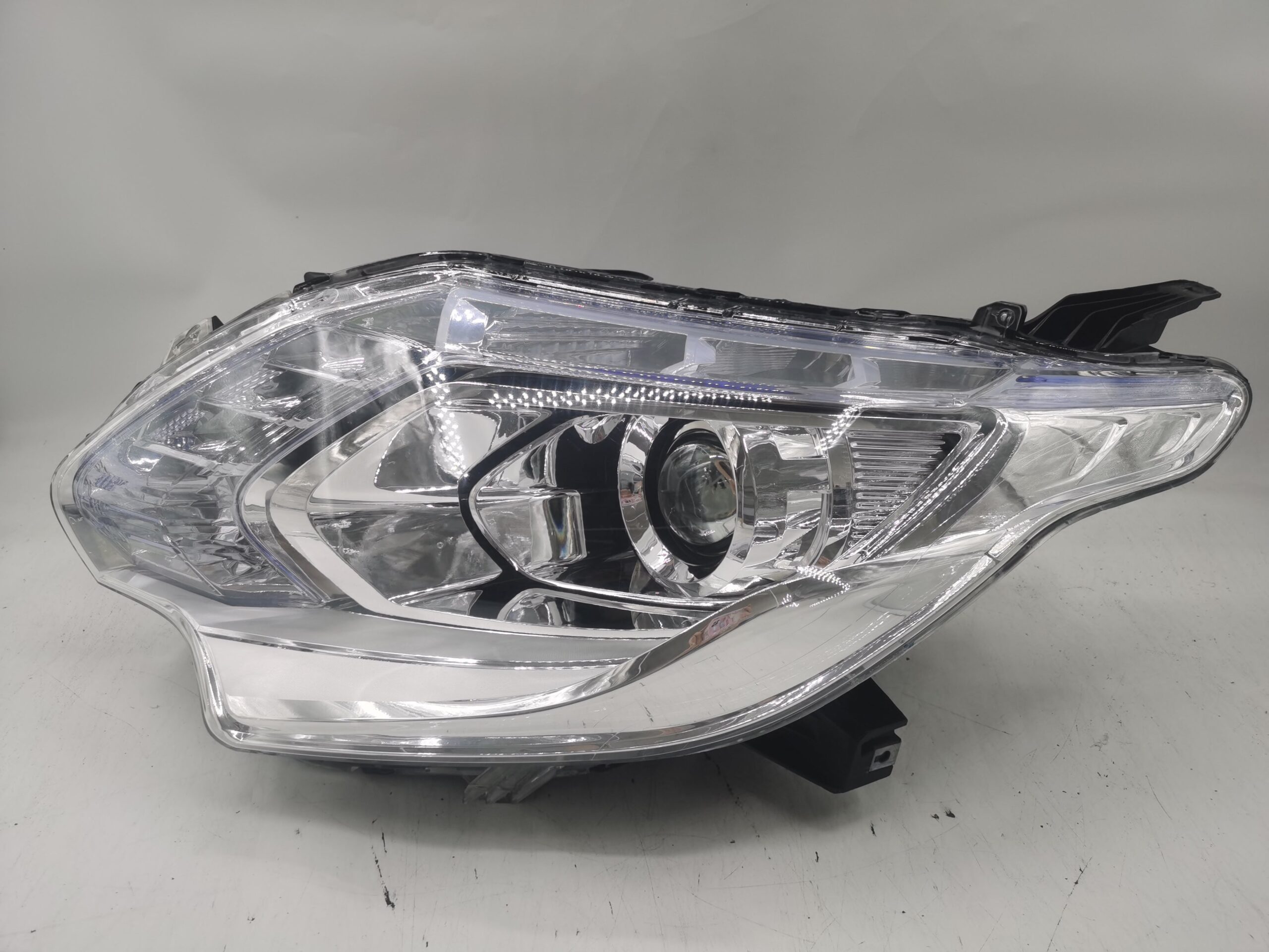 Mitsubishi TRITON L200 2015-2018 HALOGEN L.H.S Headlight Assembly