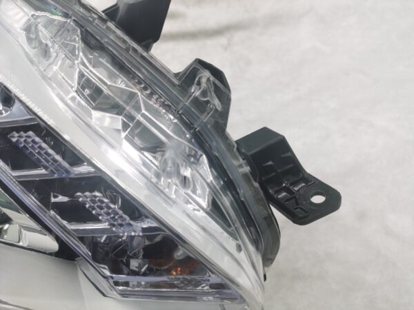 Mitsubishi TRITON L200 2015-2018 XENON R.H.S HEADLIGHT ASSEMBLY