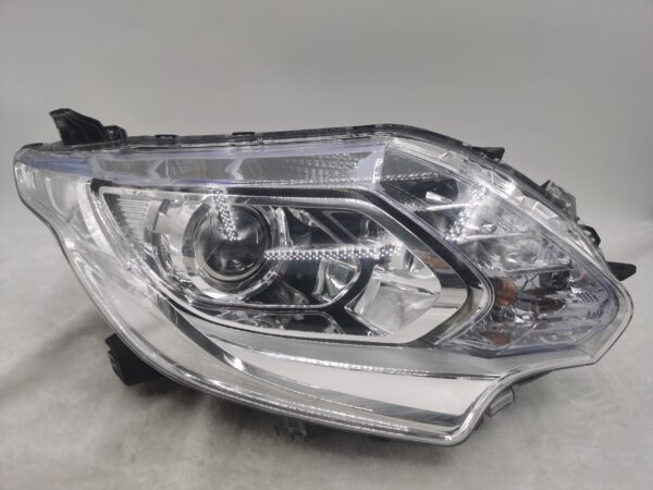 Mitsubishi TRITON L200 2015-2018 XENON R.H.S HEADLIGHT ASSEMBLY