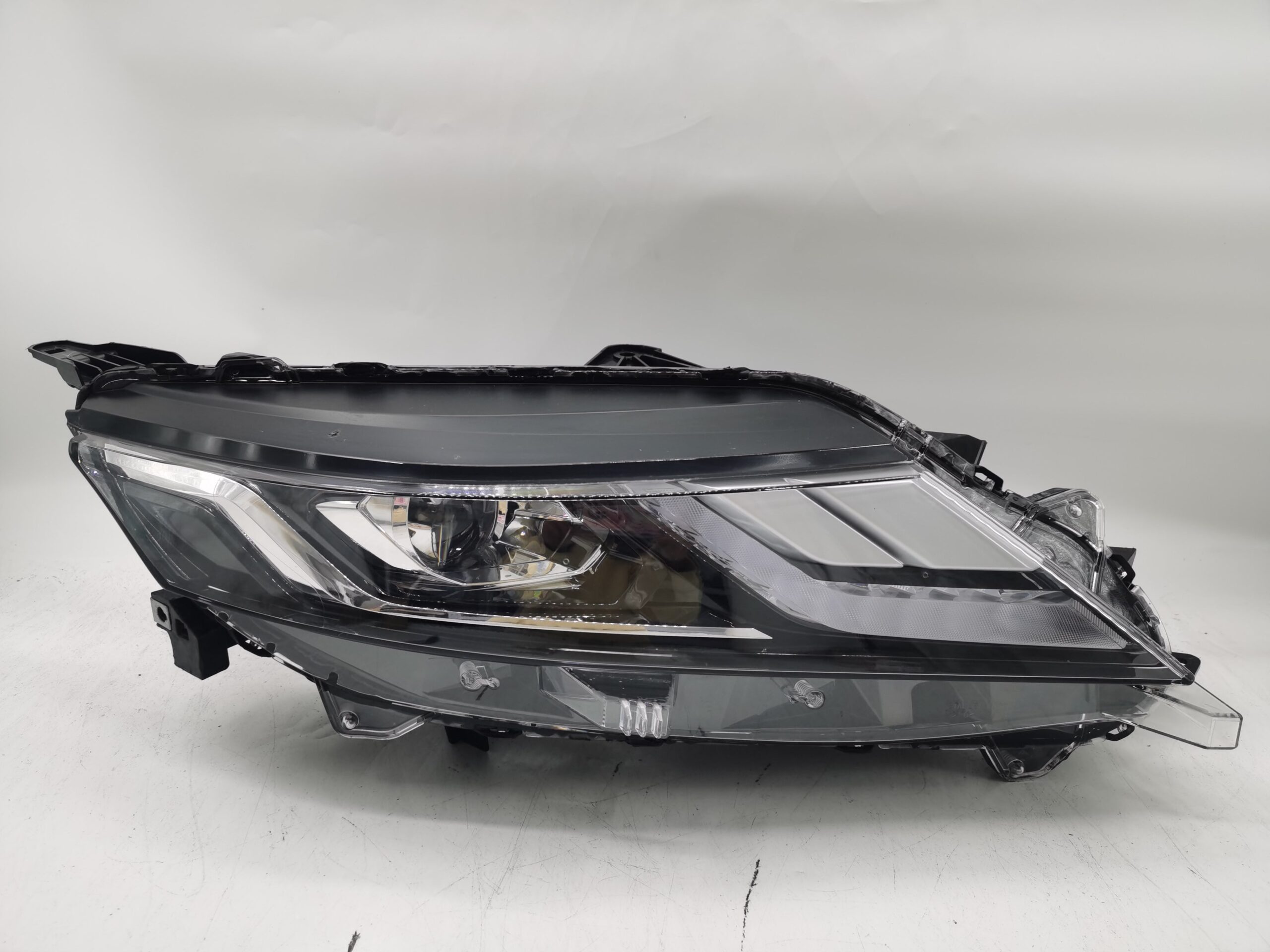 Mitsubishi TRITON L200 2019-2022 R.H.S HEADLIGHT ASSEMBLY