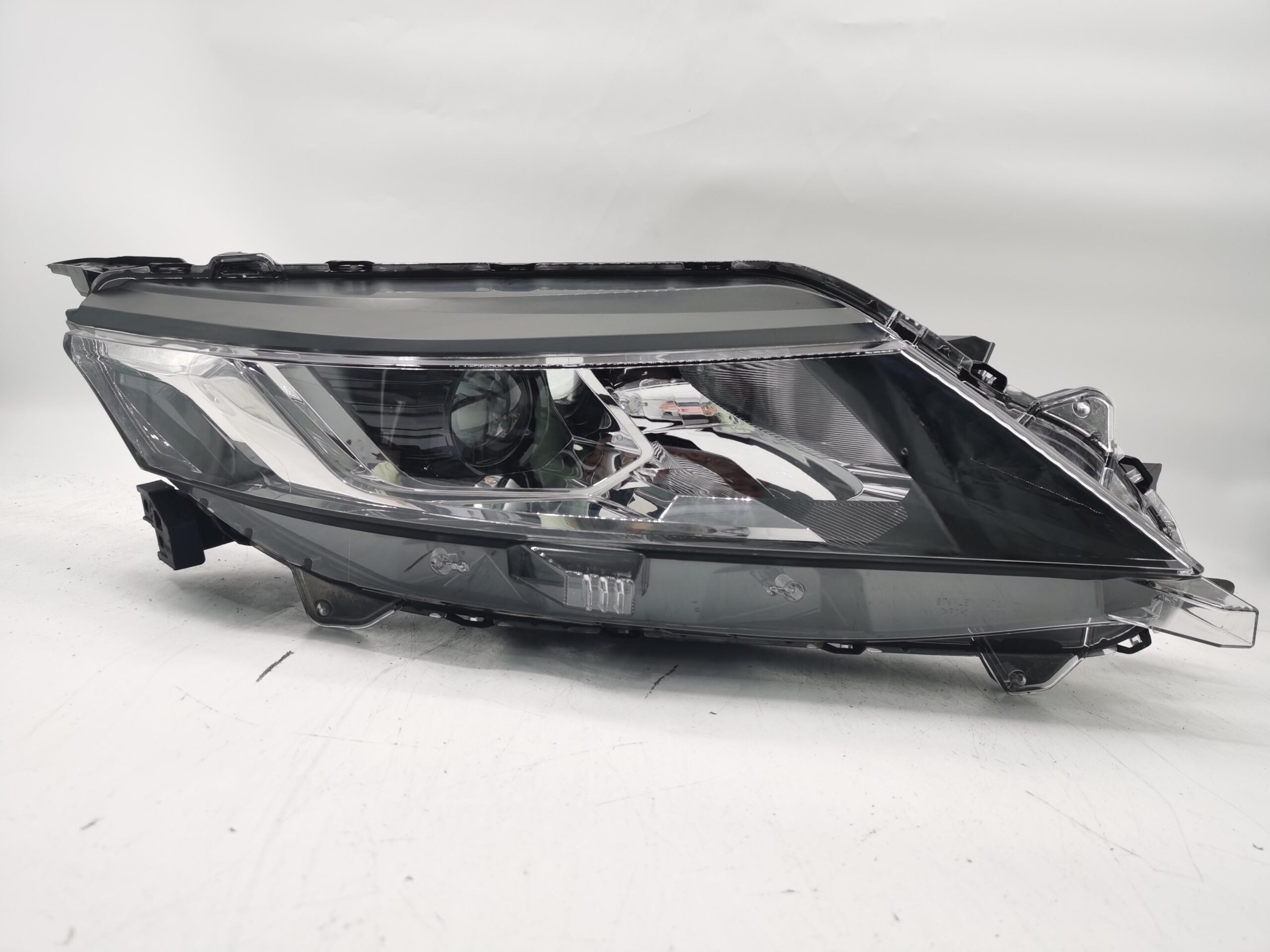 Mitsubishi TRITON L200 2019-2023 HALOGEN R.H.S HEADLIGHT ASSEMBLY