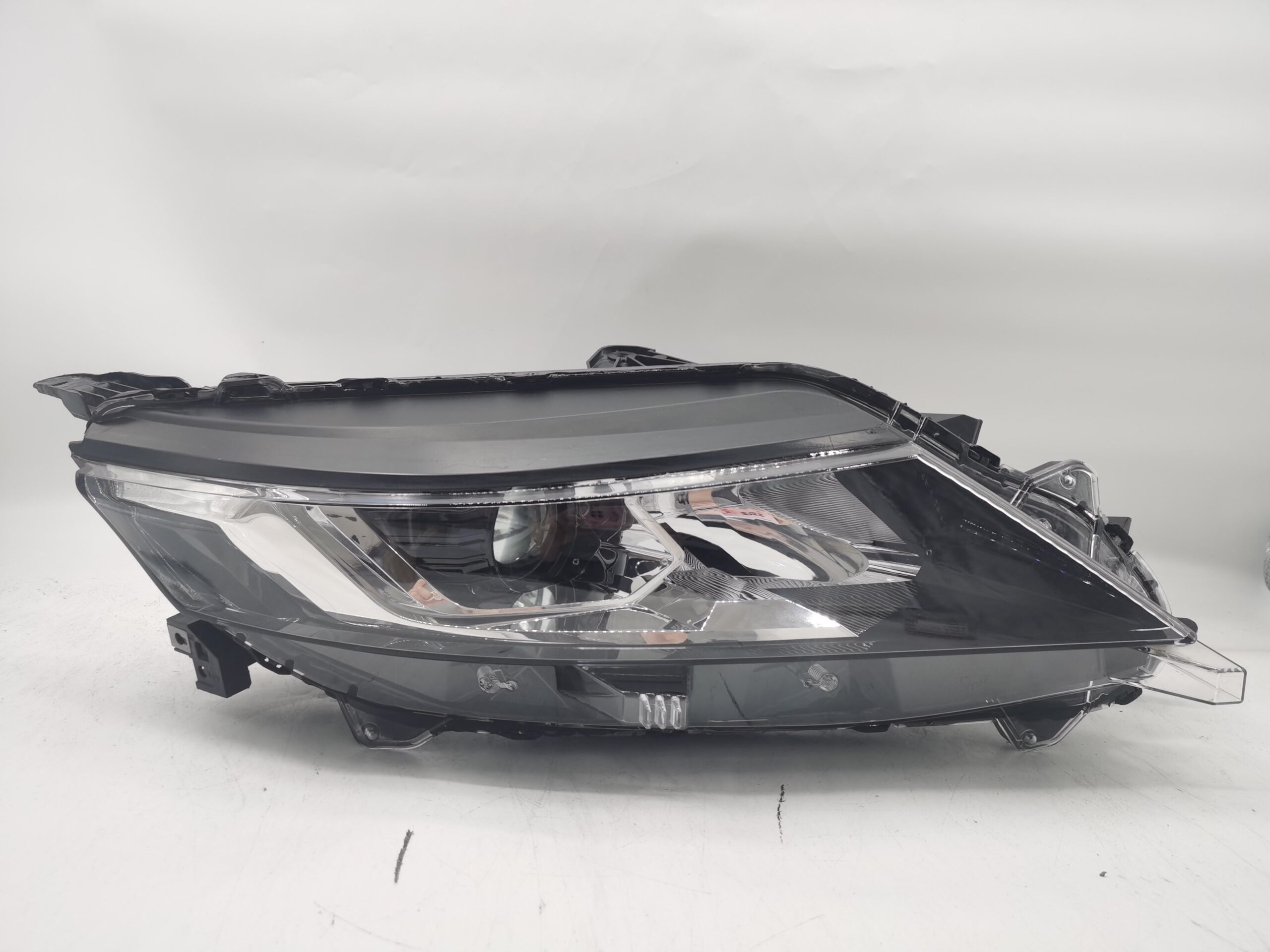 Mitsubishi TRITON L200 2019-2023 HALOGEN R.H.S HEADLIGHT ASSEMBLY