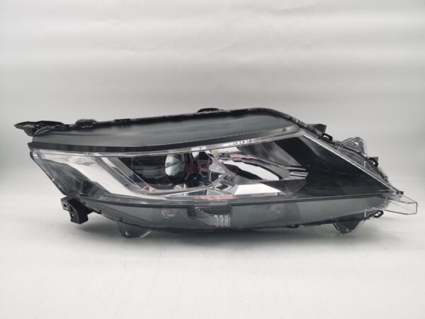 Mitsubishi TRITON L200 2019-2023 HALOGEN R.H.S HEADLIGHT ASSEMBLY