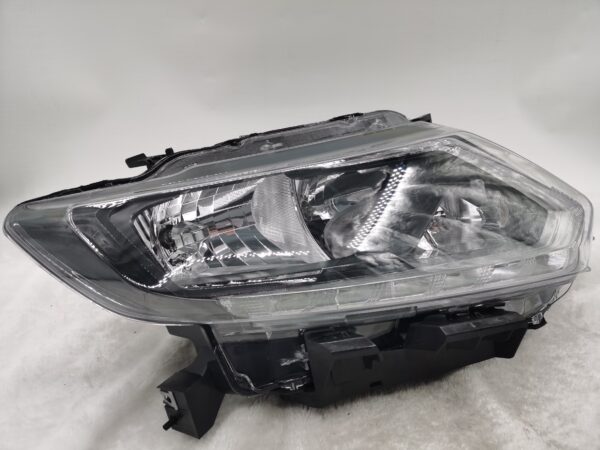 Nissan X-TRAIL 2014-2016 HALOGEN R.H.S HEADLIGHT ASSEMBLY