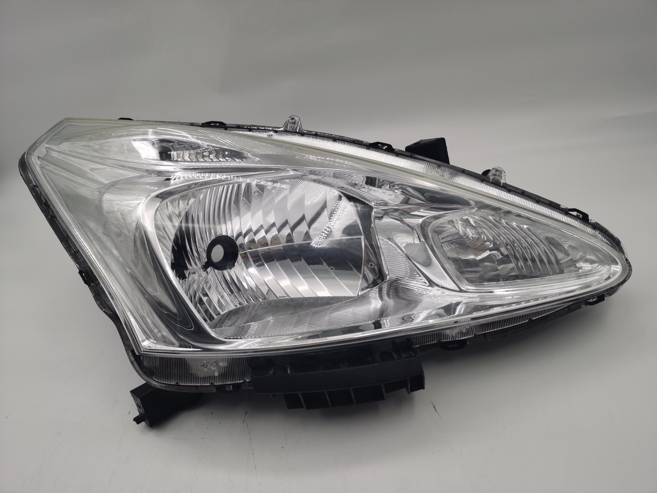 Nissan TIIDA/PULSAR 2013-2016 HALOGEN R.H.S HEADLIGHT ASSEMBLY