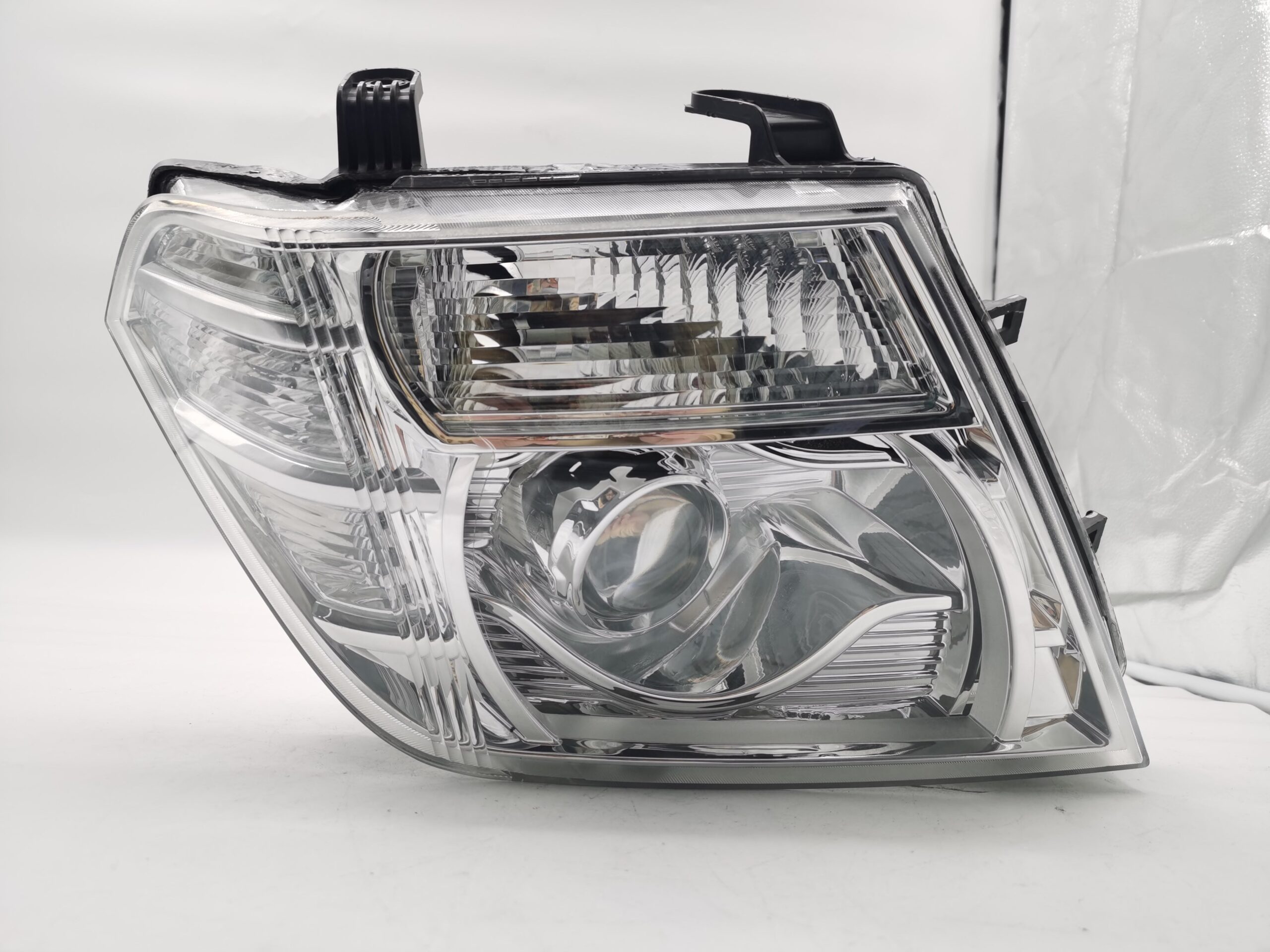 Nissan NAVARA 2006-2014 R.H.S HEADLIGHT ASSEMBLY