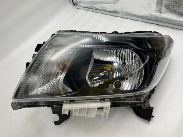 Nissan NAVARA L.H.S HEADLIGHT ASSEMBLY