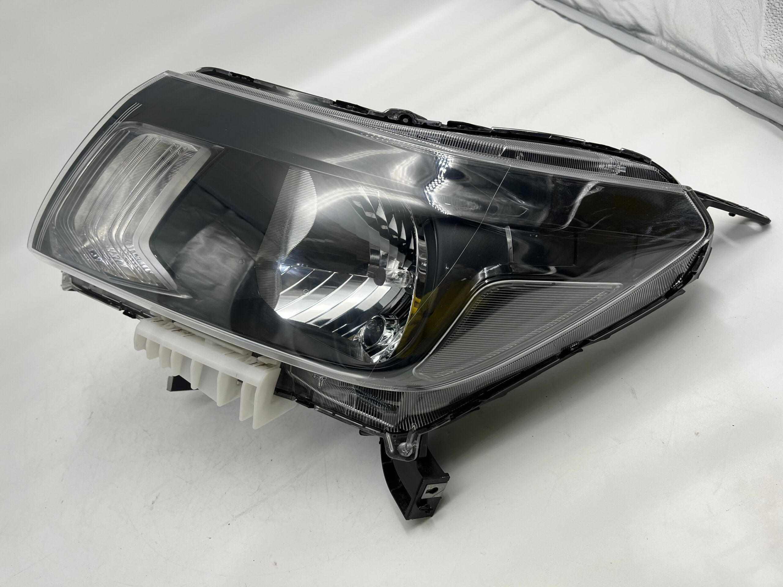 Nissan NAVARA L.H.S HEADLIGHT ASSEMBLY