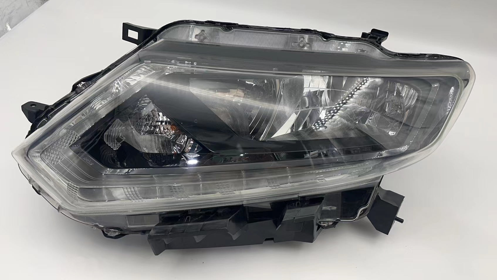 Nissan X-TRAIL 2014-2016 HALOGEN L.H.S HEADLIGHT ASSEMBLY