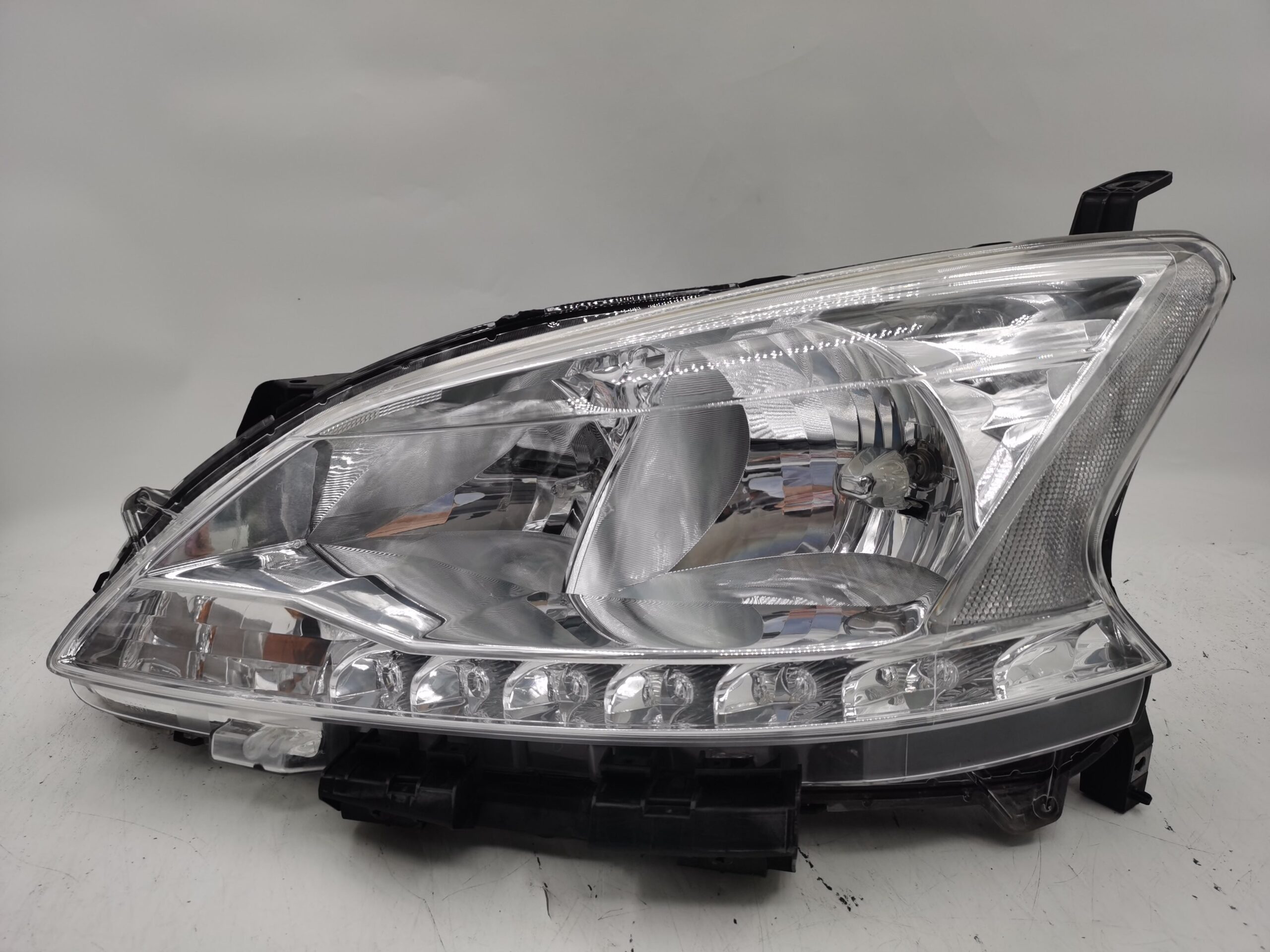 Nissan SENTRA PULSAR 2013-2015 HALOGEN L.H.S HEADLIGHT ASSEMBLY