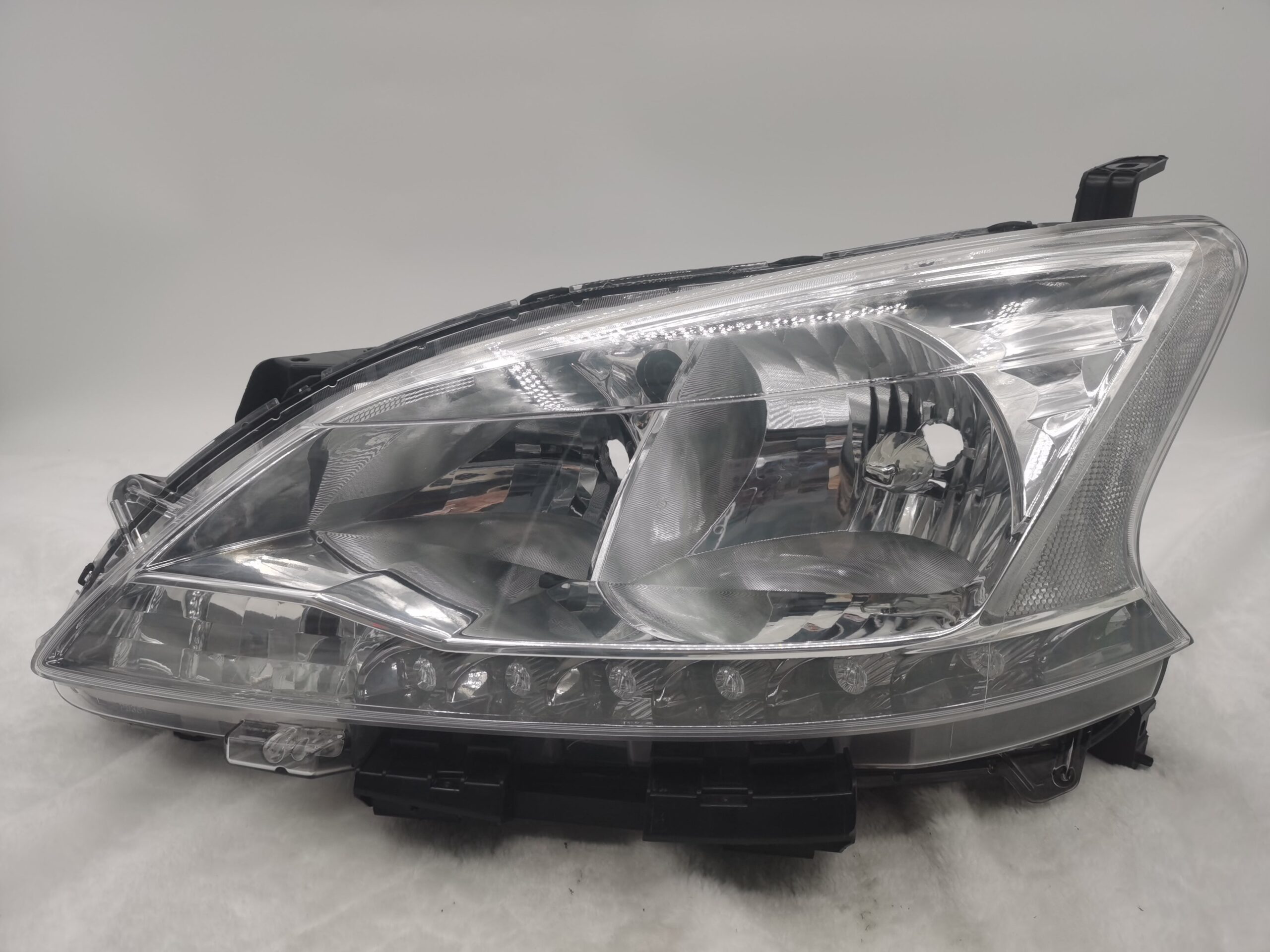 Nissan SENTRA PULSAR 2013-2015 HALOGEN L.H.S HEADLIGHT ASSEMBLY