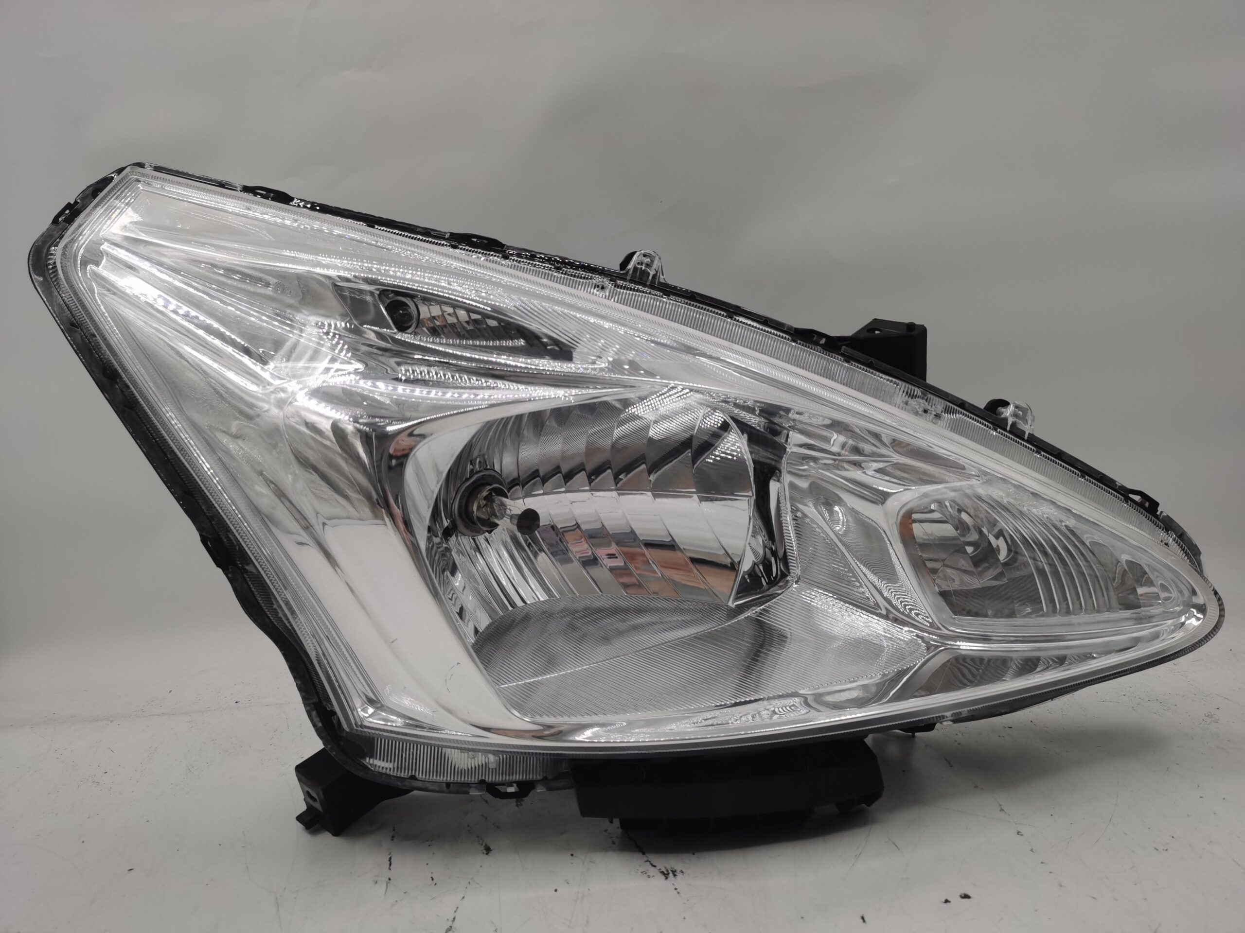 Nissan TIIDA/PULSAR 2013-2016 HALOGEN R.H.S Headlight Assembly