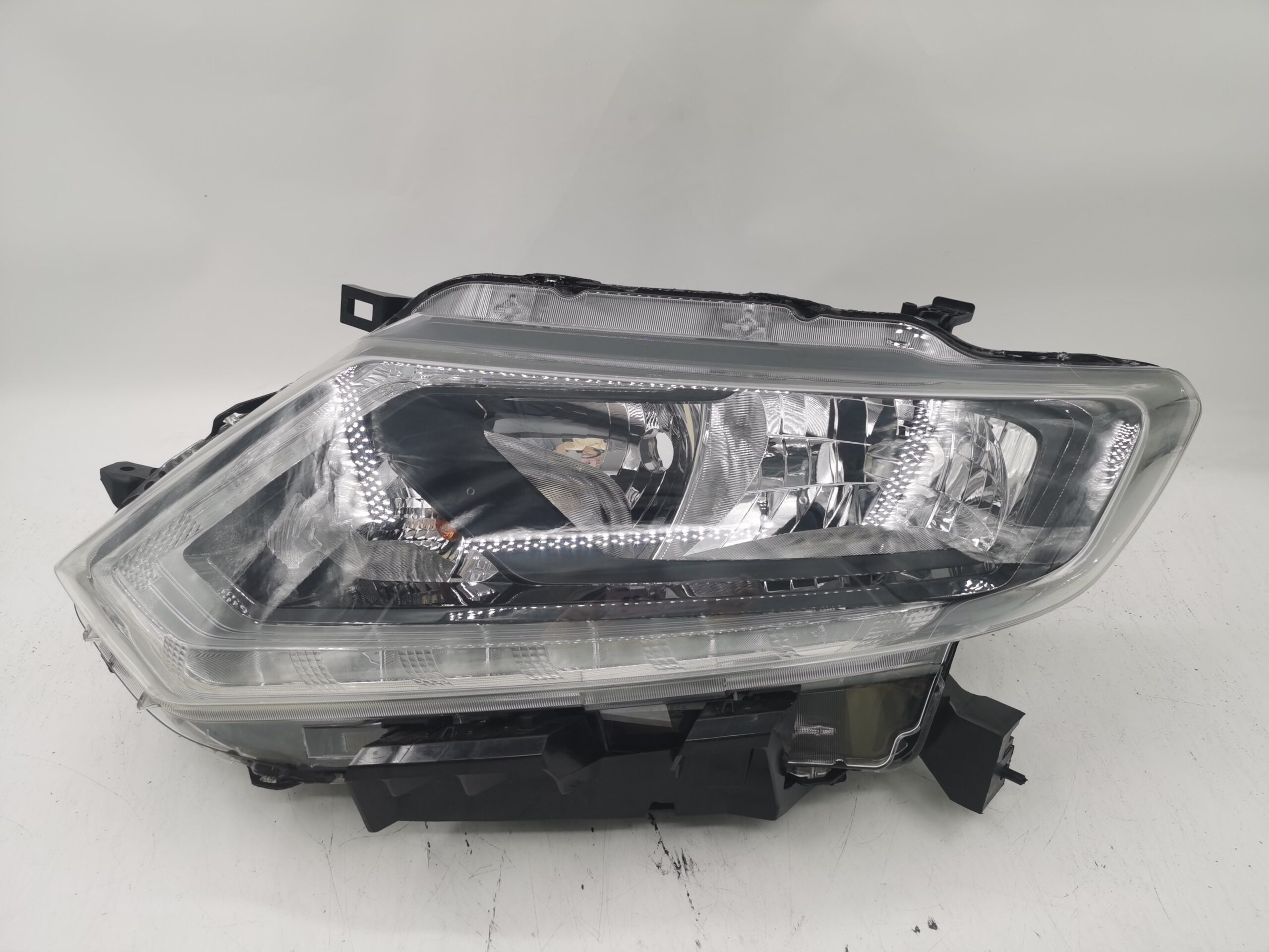 Nissan X-TRAIL 2014-2016 HALOGEN L.H.S Headlight Assembly