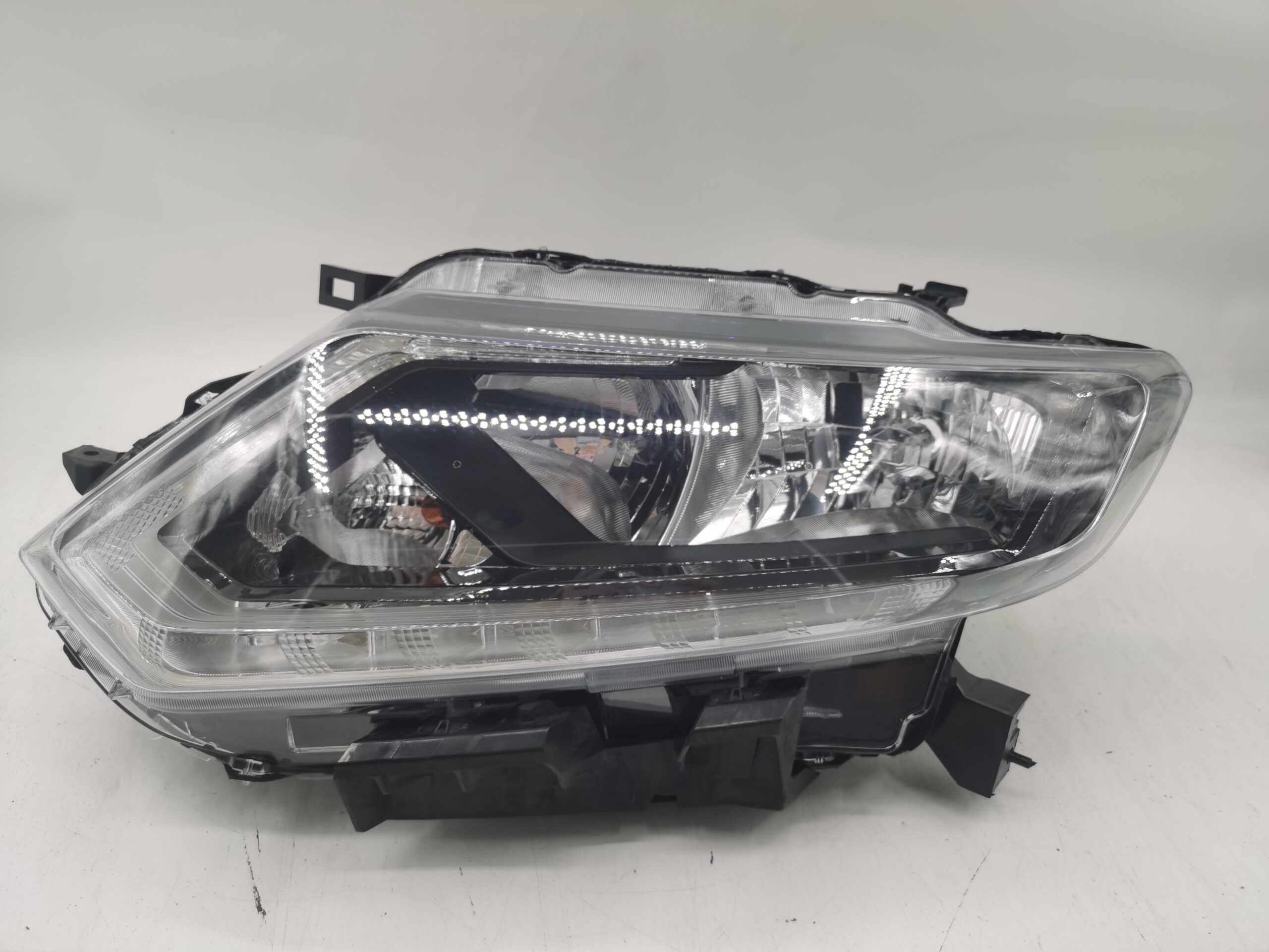 Nissan X-TRAIL 2014-2016 HALOGEN L.H.S Headlight Assembly