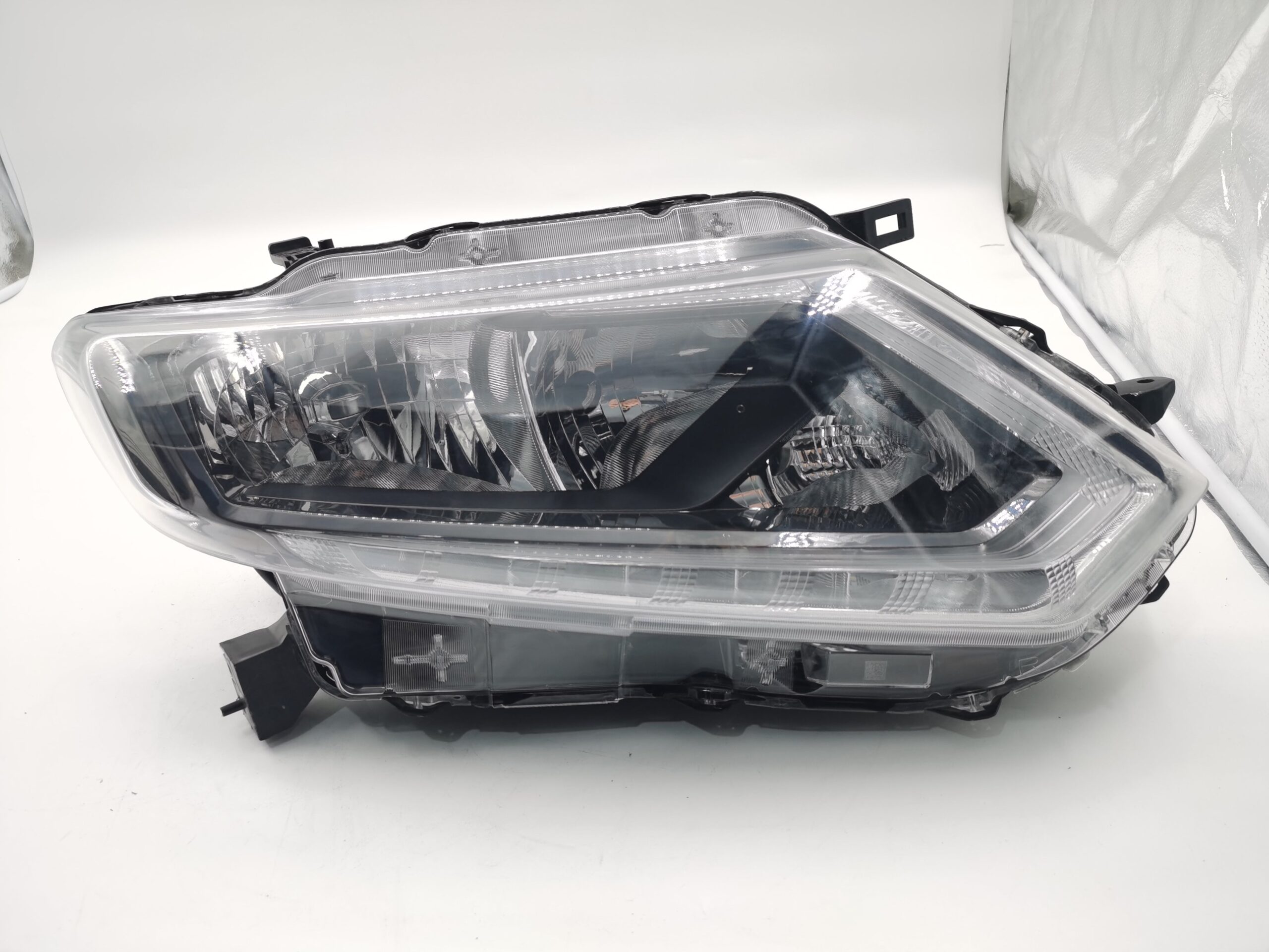 Nissan X-TRAIL 2014-2016 HALOGEN R.H.S HEADLIGHT ASSEMBLY