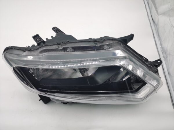 Nissan X-TRAIL 2014-2016 HALOGEN R.H.S HEADLIGHT ASSEMBLY